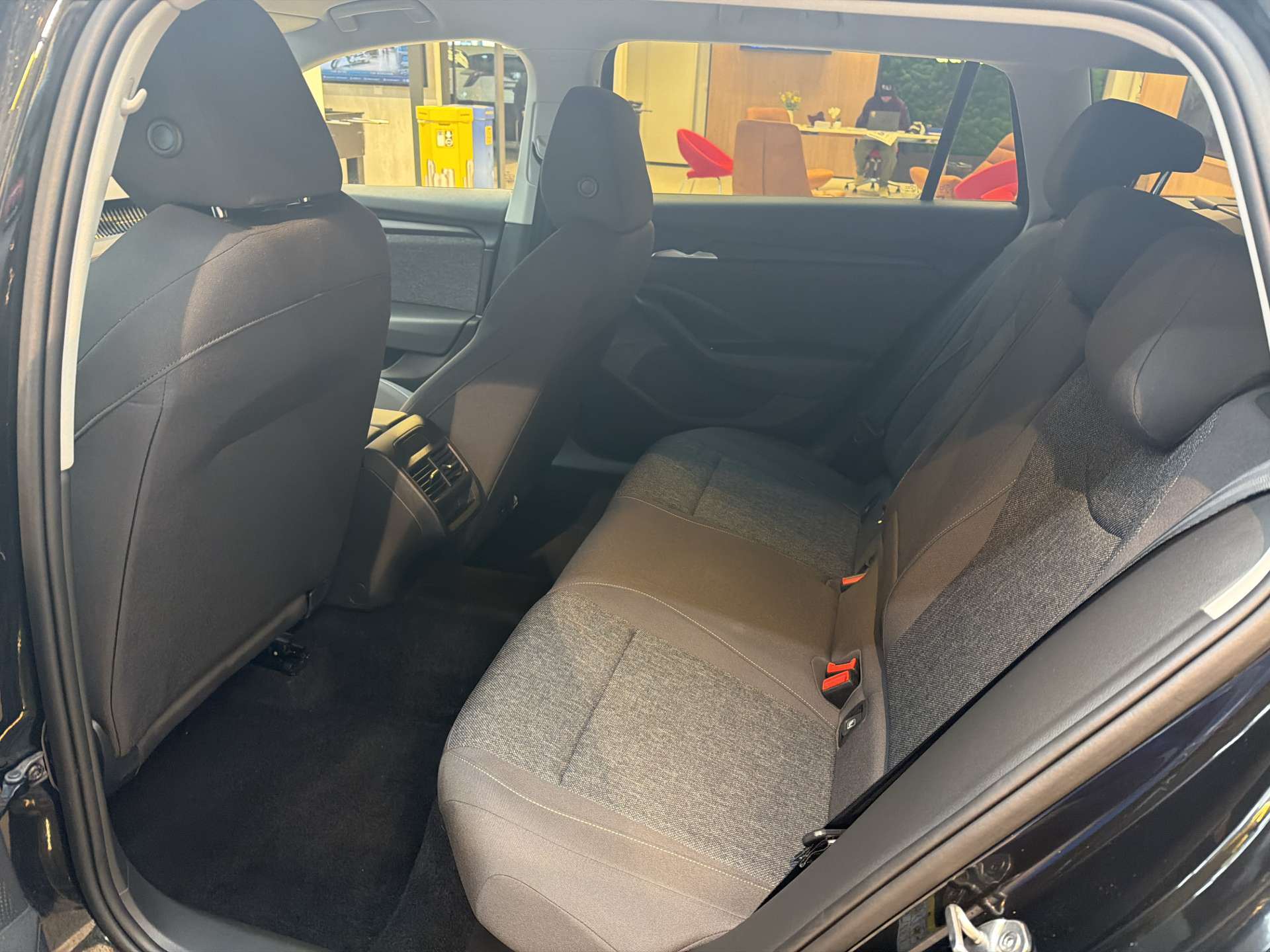 SKODA Superb Combi 1.5 eTSI mHEV Essence DSG-Automat-image-6