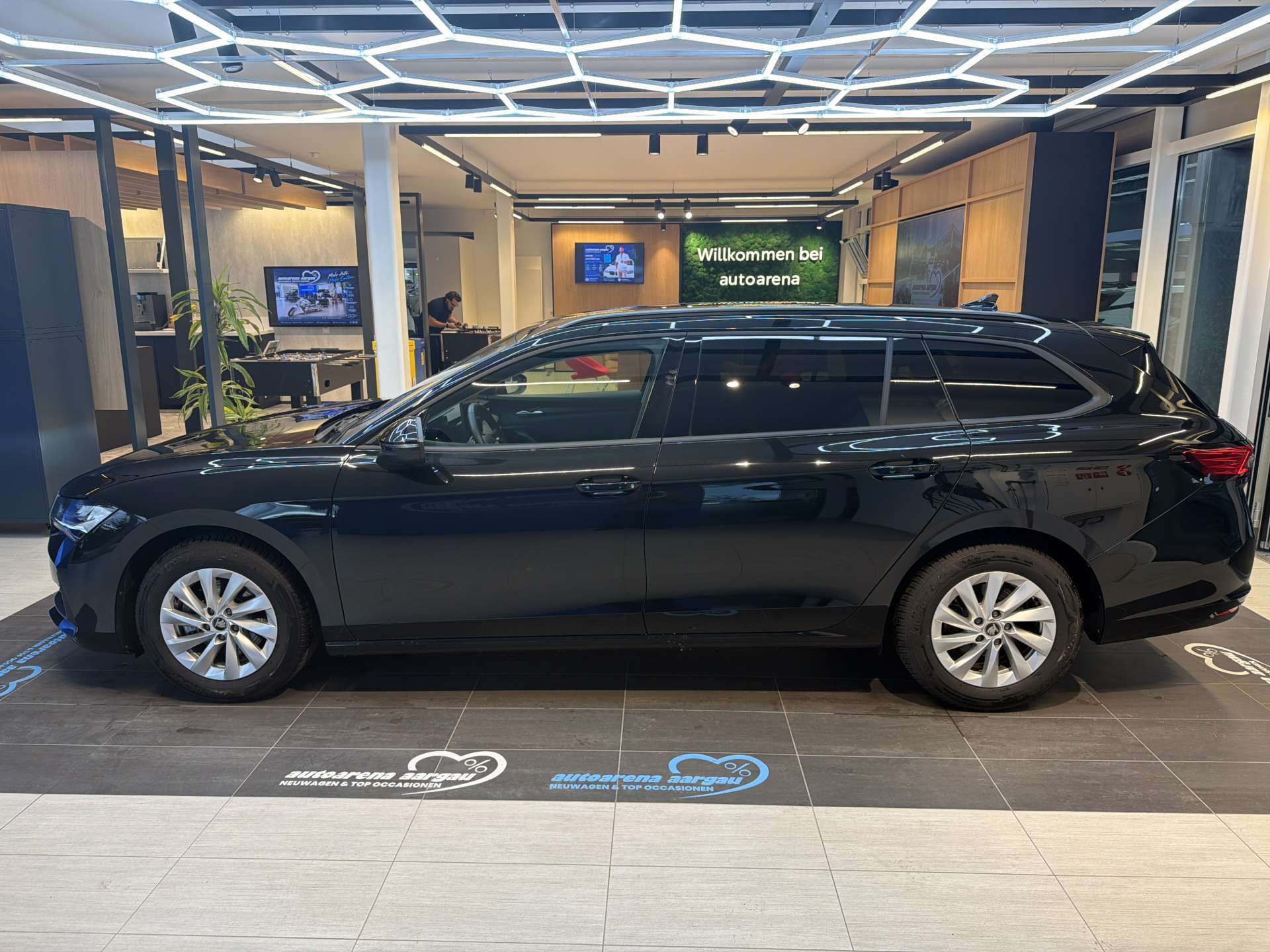 SKODA Superb Combi 1.5 eTSI mHEV Essence DSG-Automat-image-13