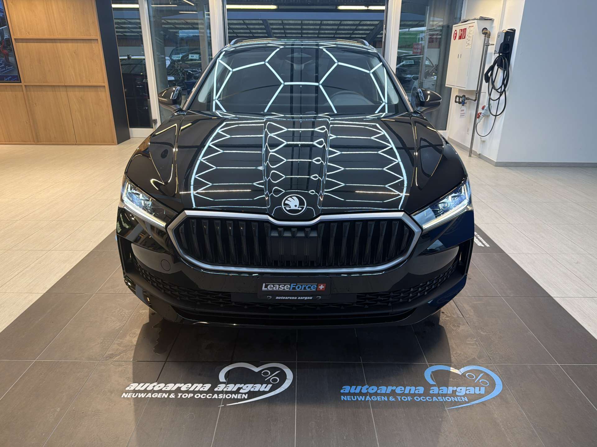 SKODA Superb Combi 1.5 eTSI mHEV Essence DSG-Automat-image-10