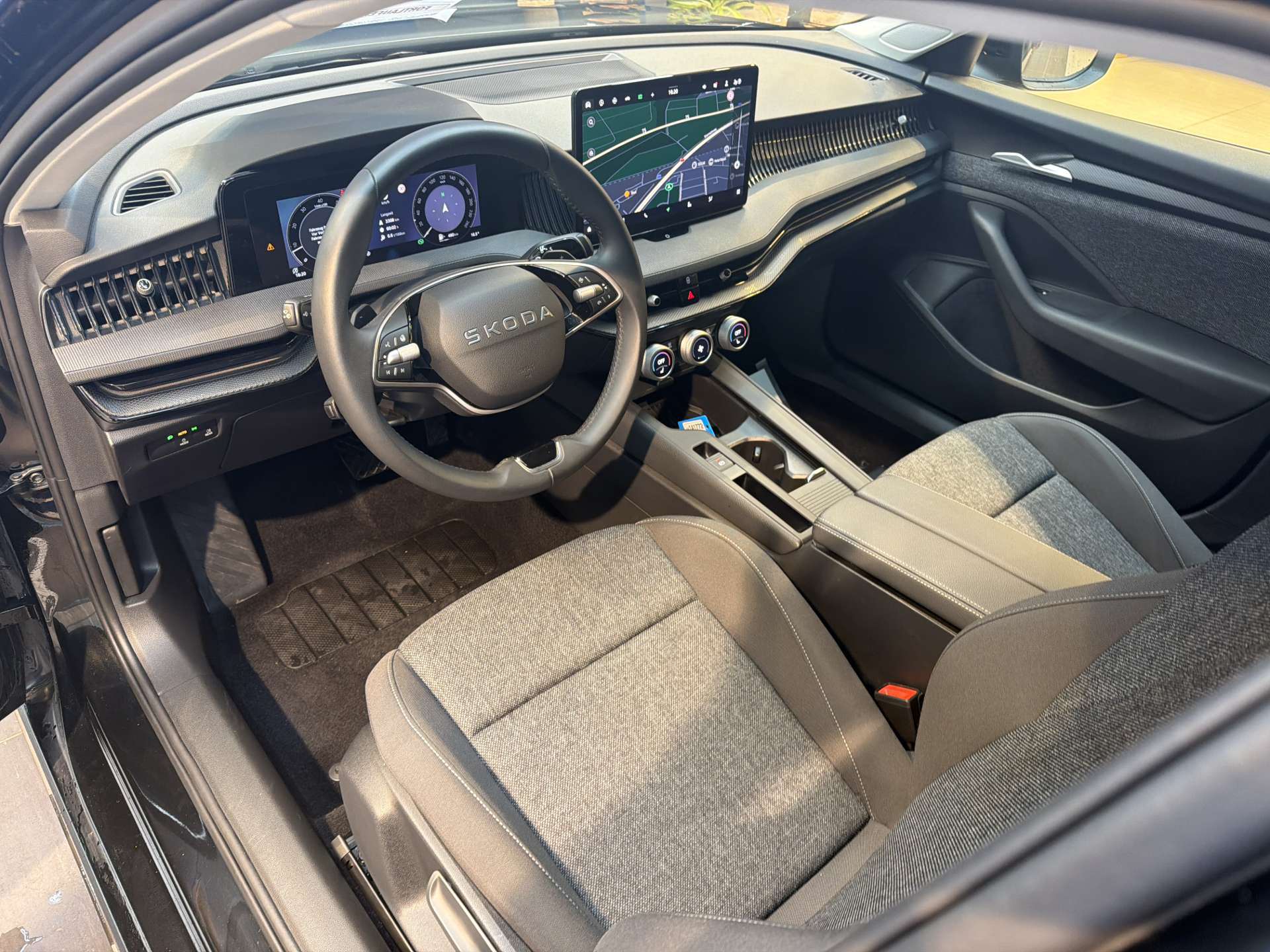 SKODA Superb Combi 1.5 eTSI mHEV Essence DSG-Automat-image-5