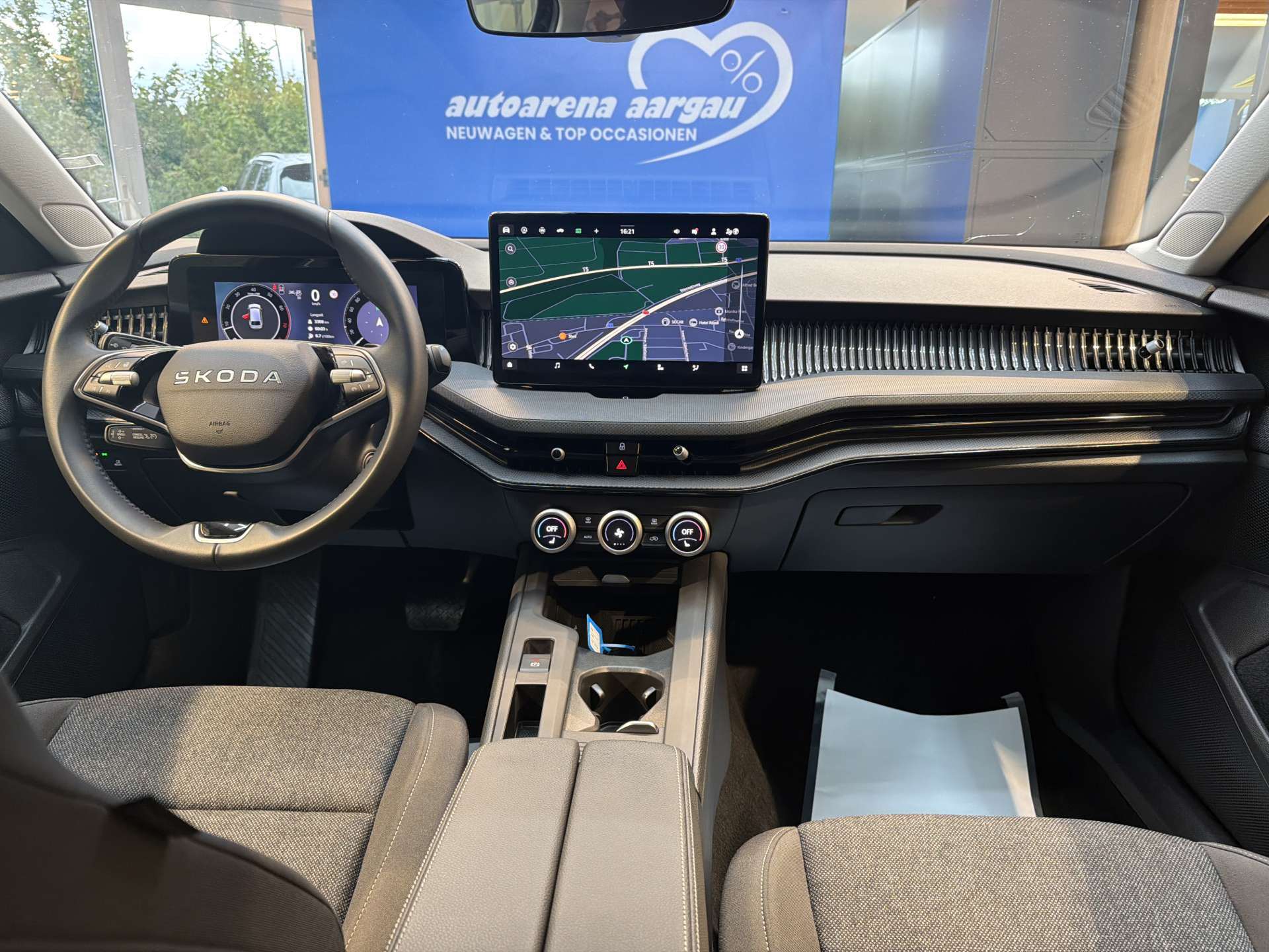 SKODA Superb Combi 1.5 eTSI mHEV Essence DSG-Automat-image-14