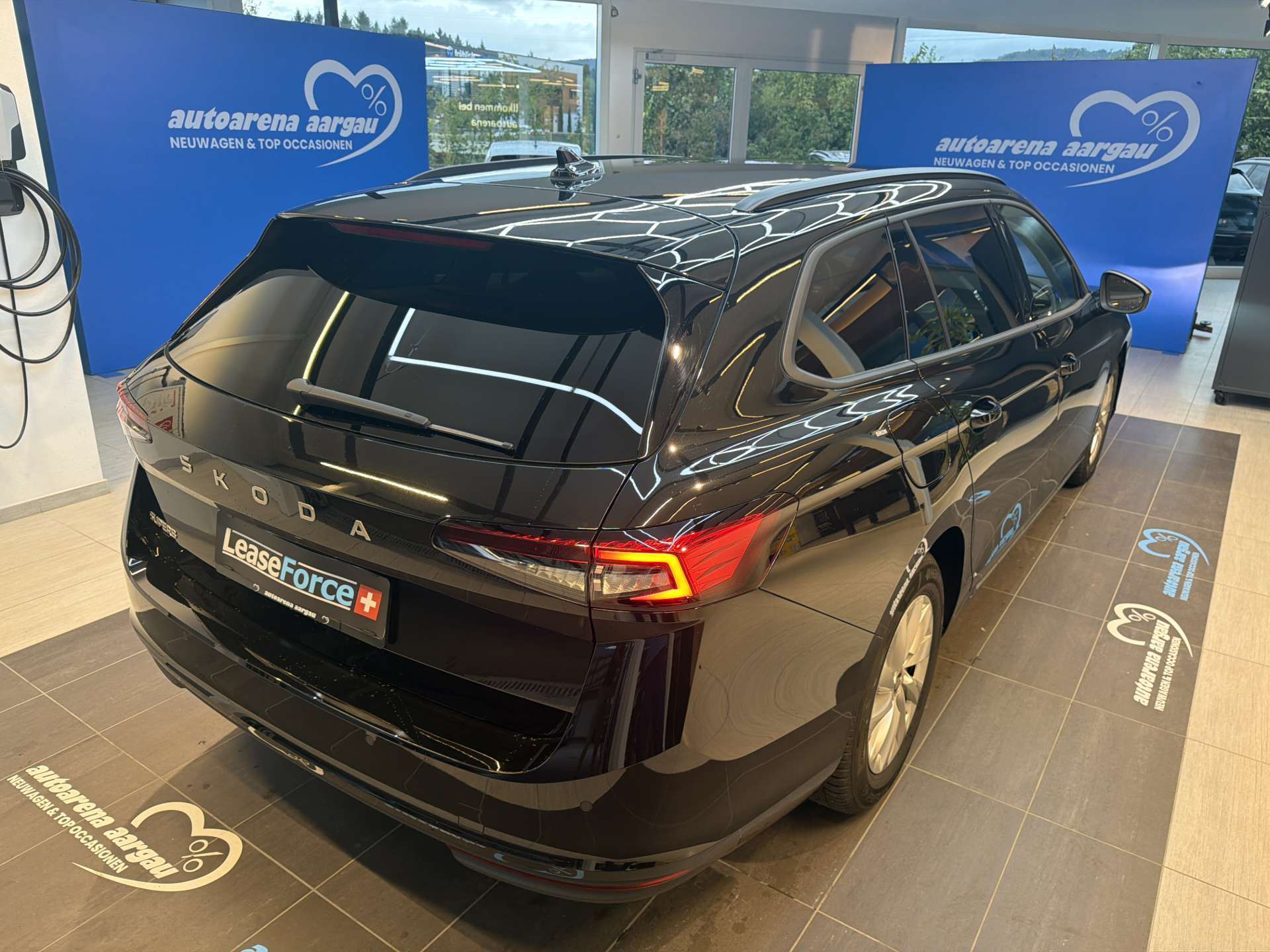 SKODA Superb Combi 1.5 eTSI mHEV Essence DSG-Automat-image-2