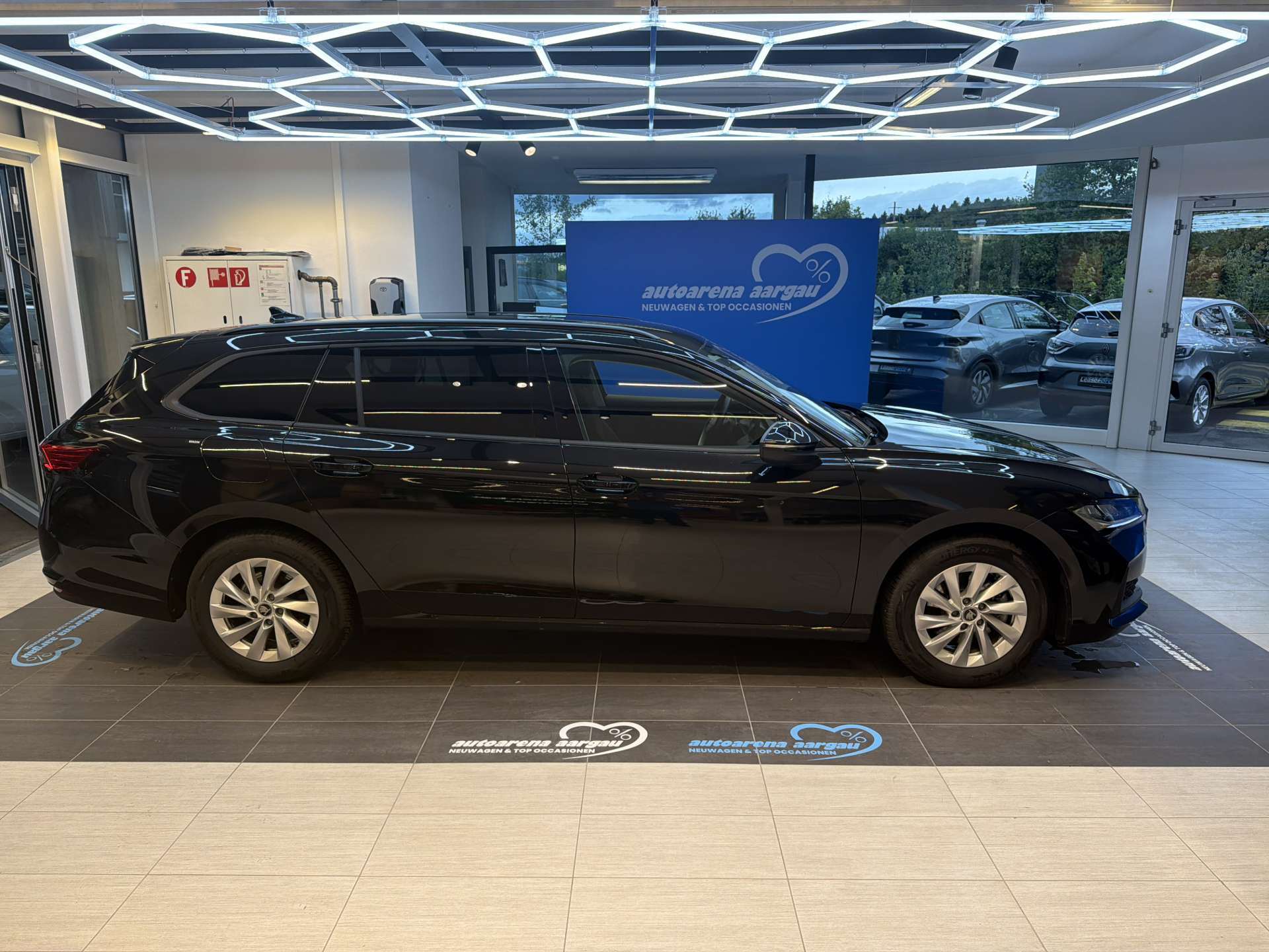 SKODA Superb Combi 1.5 eTSI mHEV Essence DSG-Automat-image-11