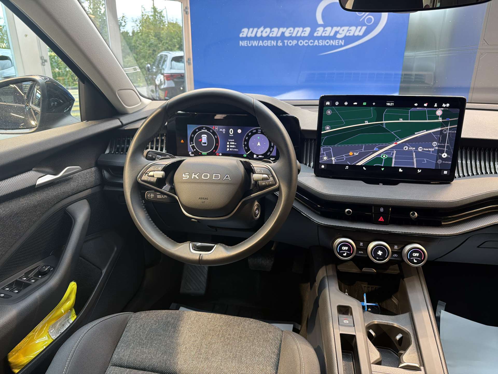 SKODA Superb Combi 1.5 eTSI mHEV Essence DSG-Automat-image-4