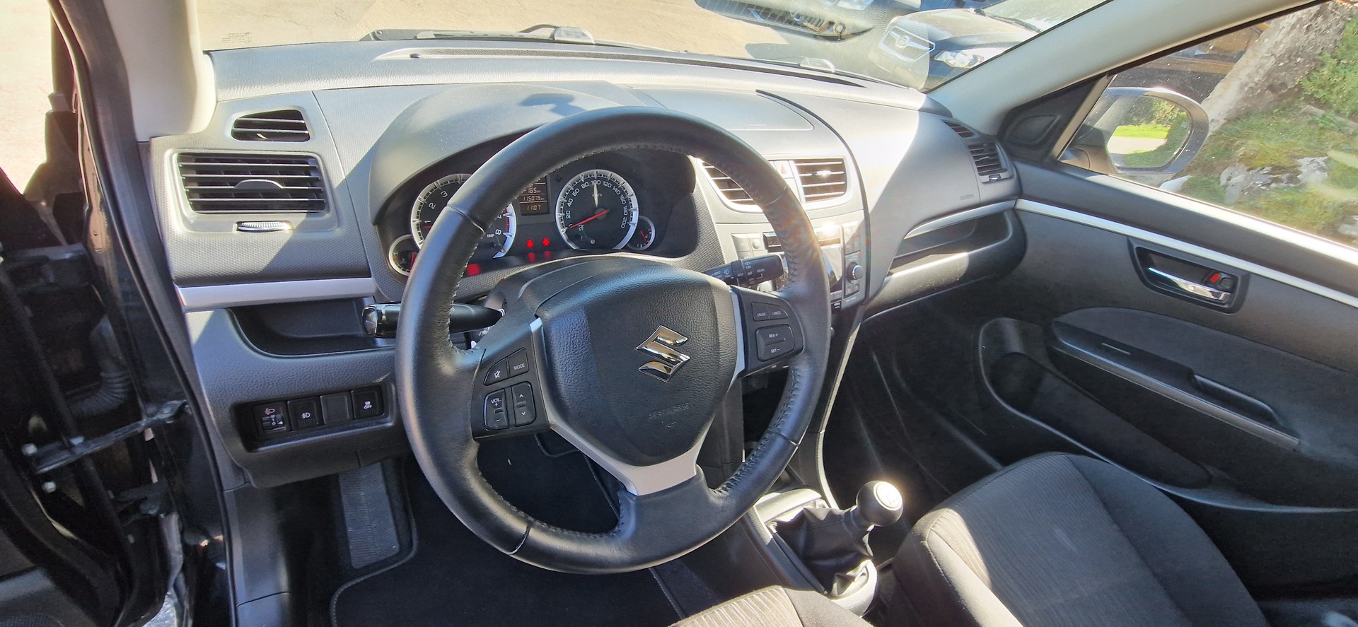 SUZUKI Swift 1.2i 16V GL 4x4-image-6