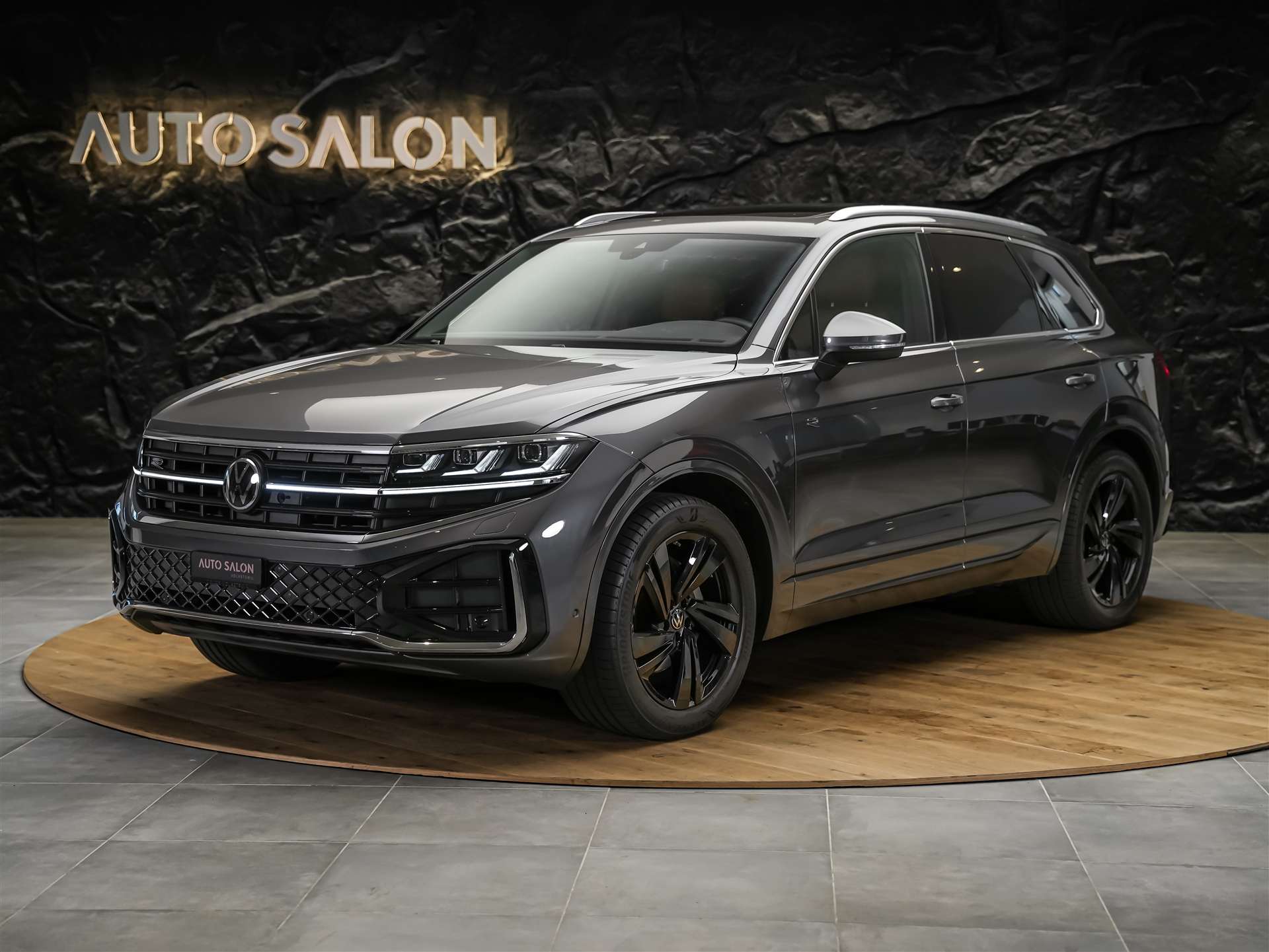 VW Touareg 3.0 TDI R-Line Tiptronic *Panorama*5J Werksgarantie*Standheizung*AHK*-image-0