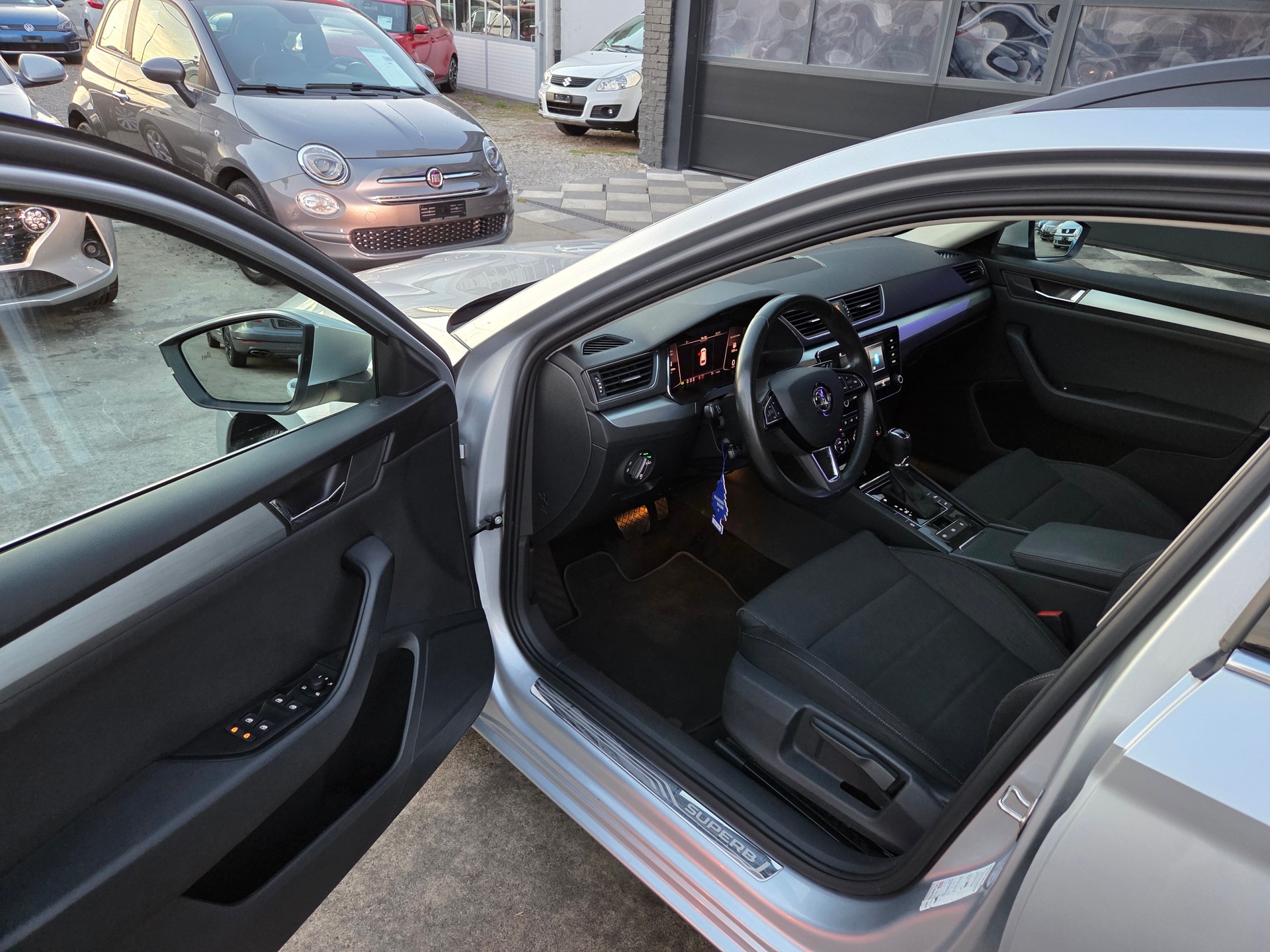 SKODA Superb Combi 2.0 TDi Ambition-image-8