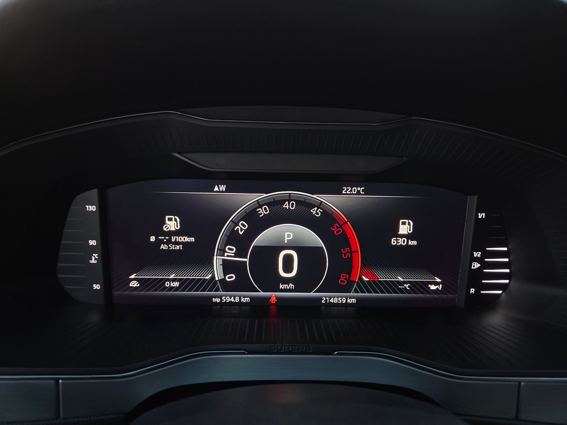 SKODA Superb Combi 2.0 TDi Ambition-image-13