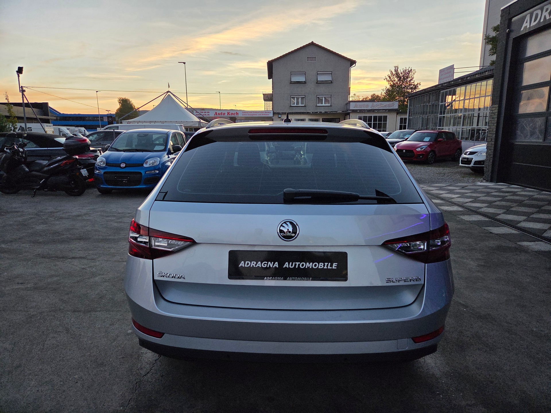 SKODA Superb Combi 2.0 TDi Ambition-image-5