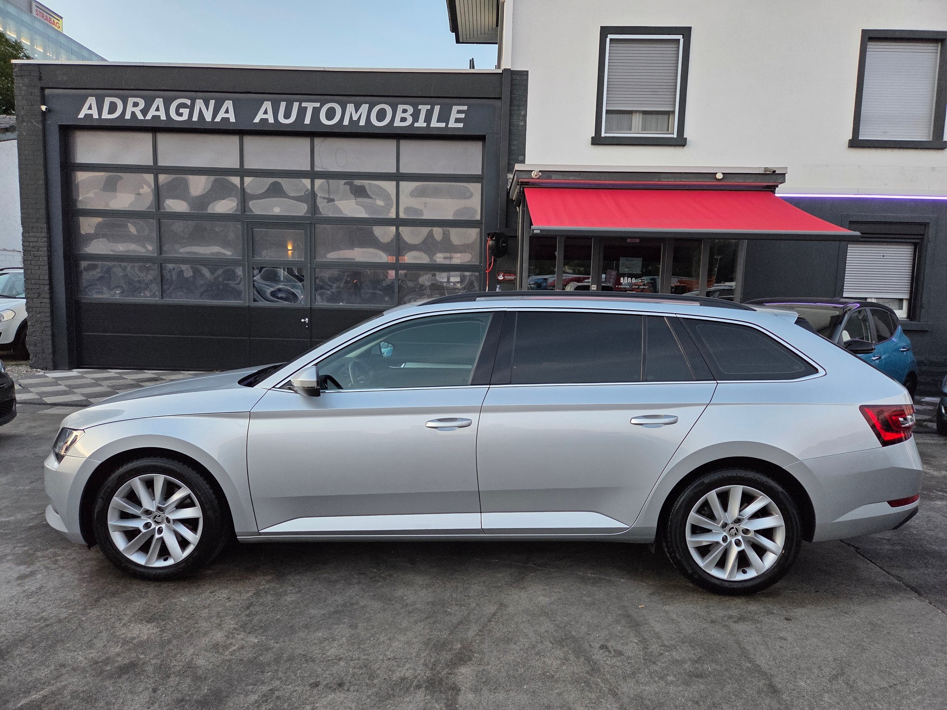 SKODA Superb Combi 2.0 TDi Ambition-image-3