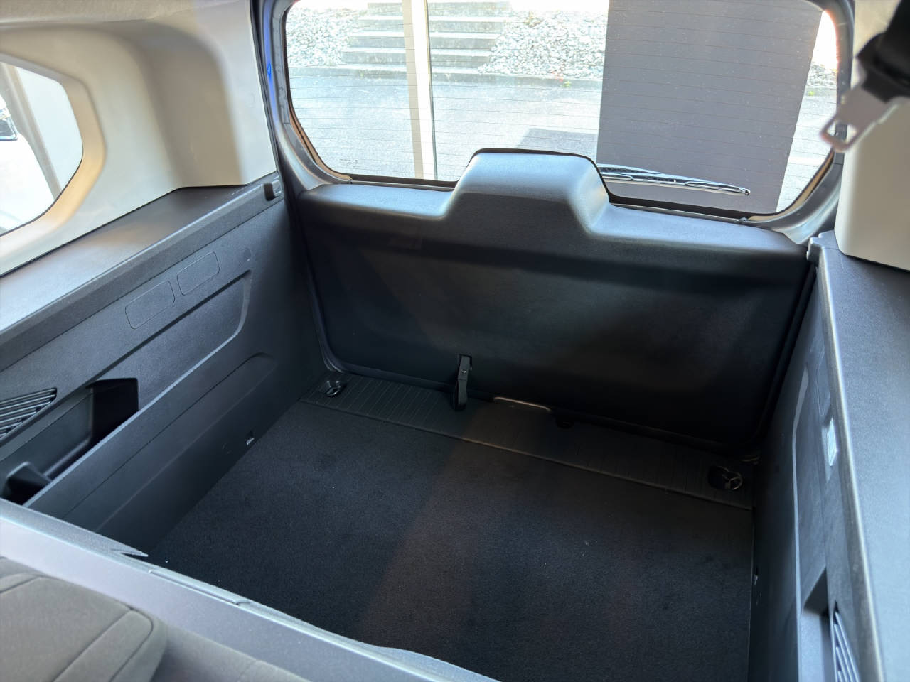 PEUGEOT Rifter Long 1.5 BlueHDi 130 Family Edition-image-12