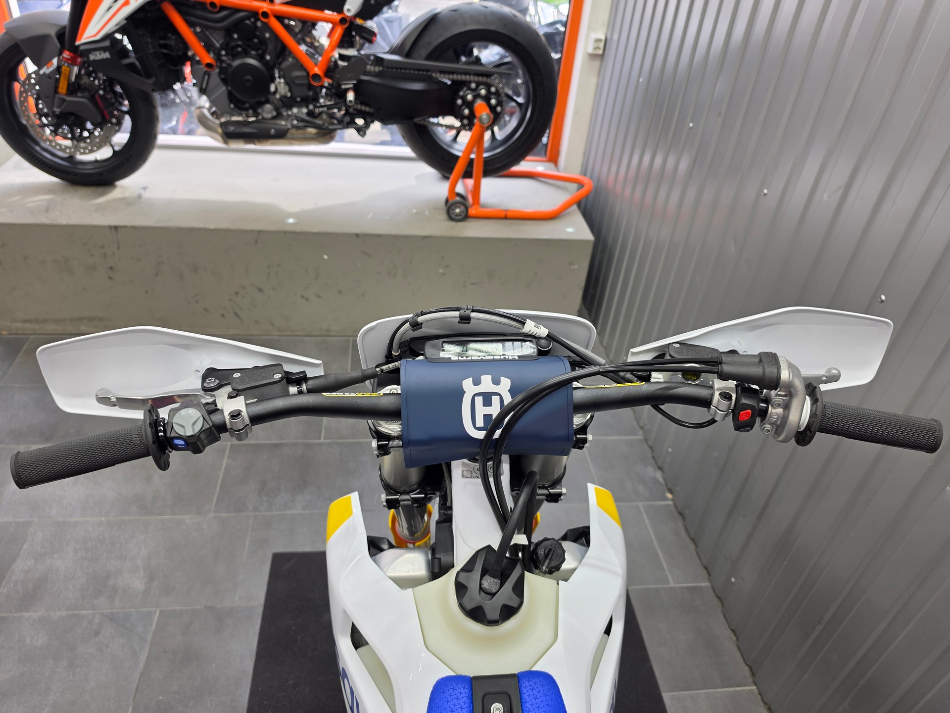 HUSQVARNA FE 450-image-6