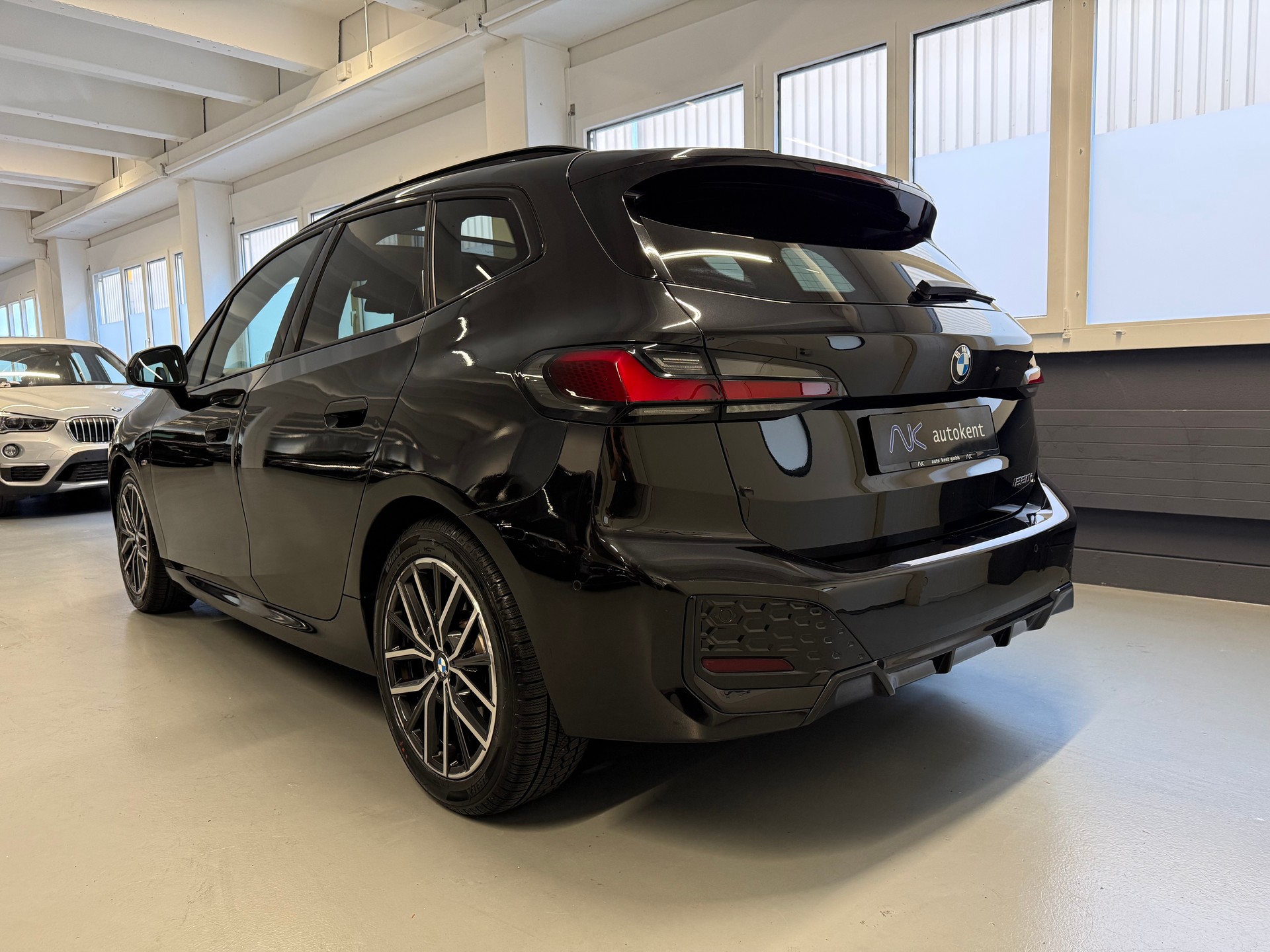 BMW 220i Active Tourer M Sport DKG-image-3