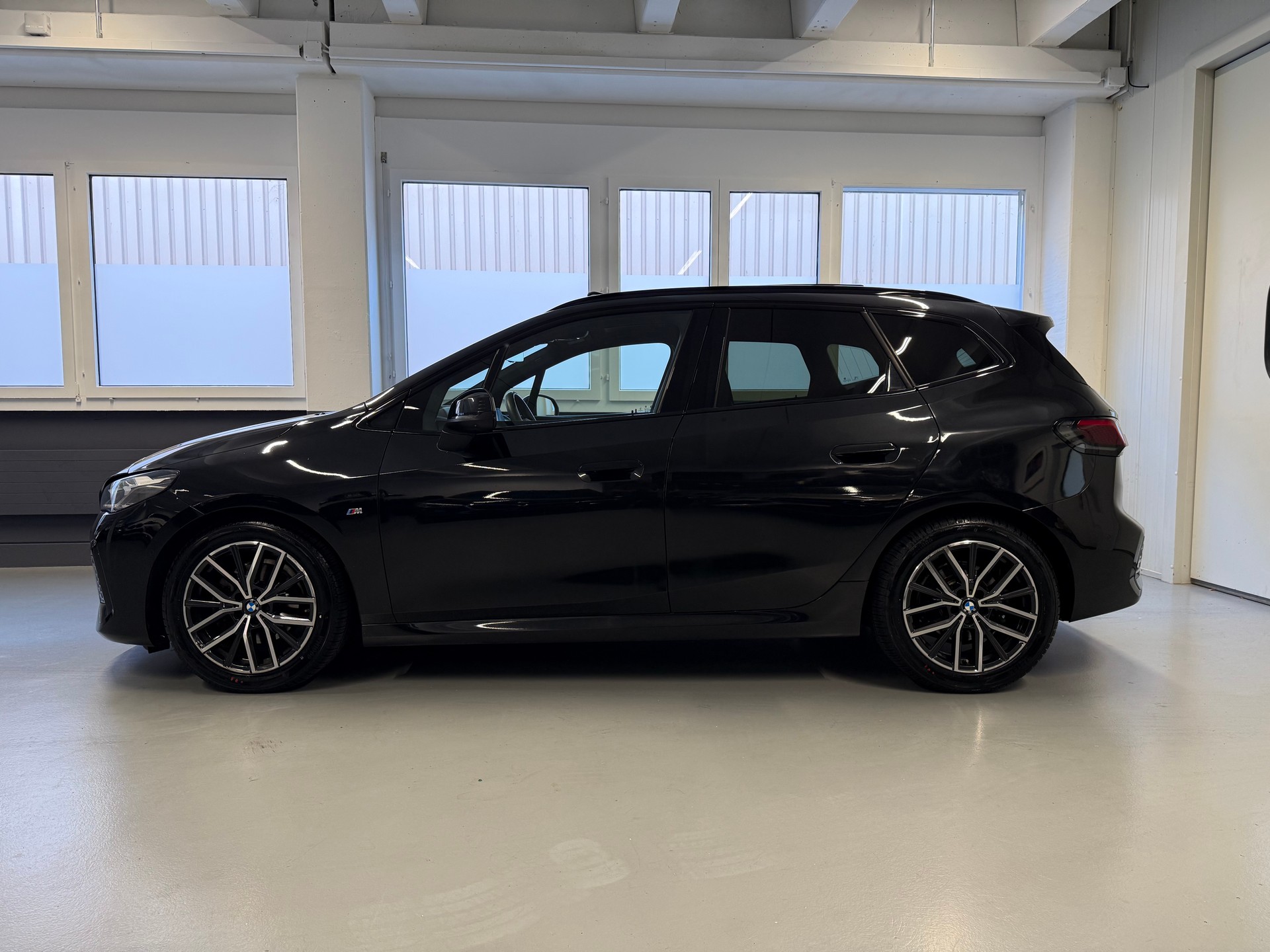 BMW 220i Active Tourer M Sport DKG-image-2