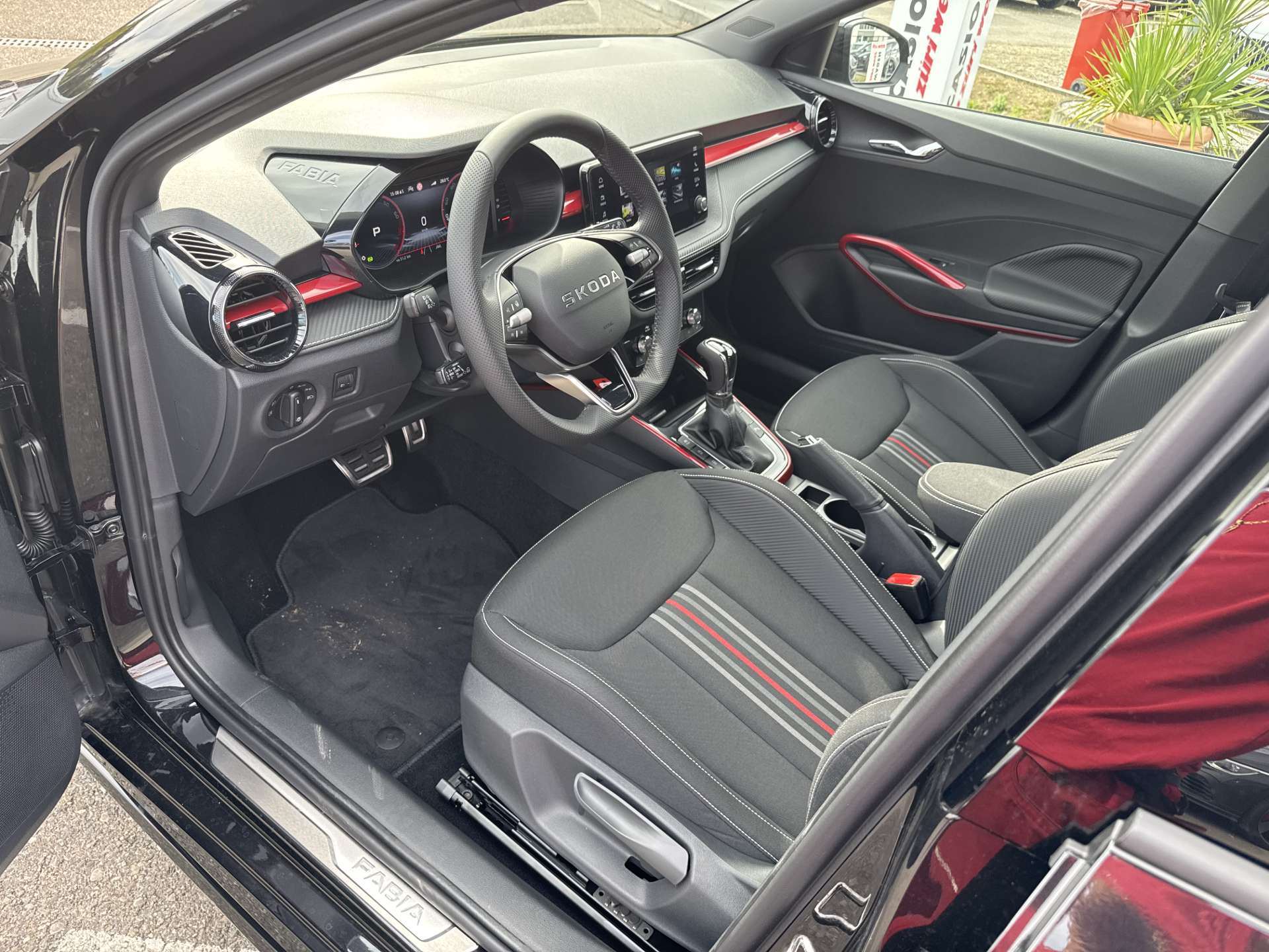 SKODA Fabia 1.5 TSi Monte Carlo DSG-Automat-image-4