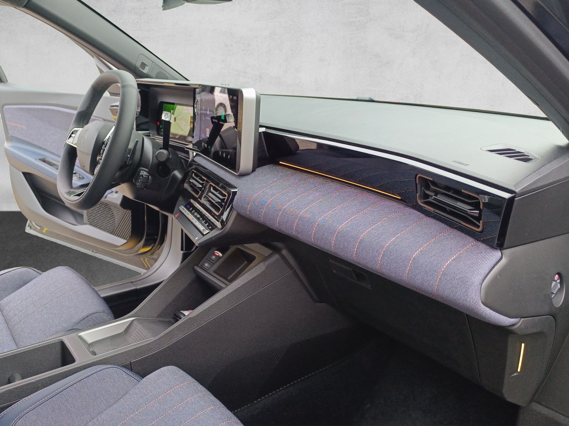 RENAULT R4 E-Tech Comfort Range 52 kWh Techno-image-19