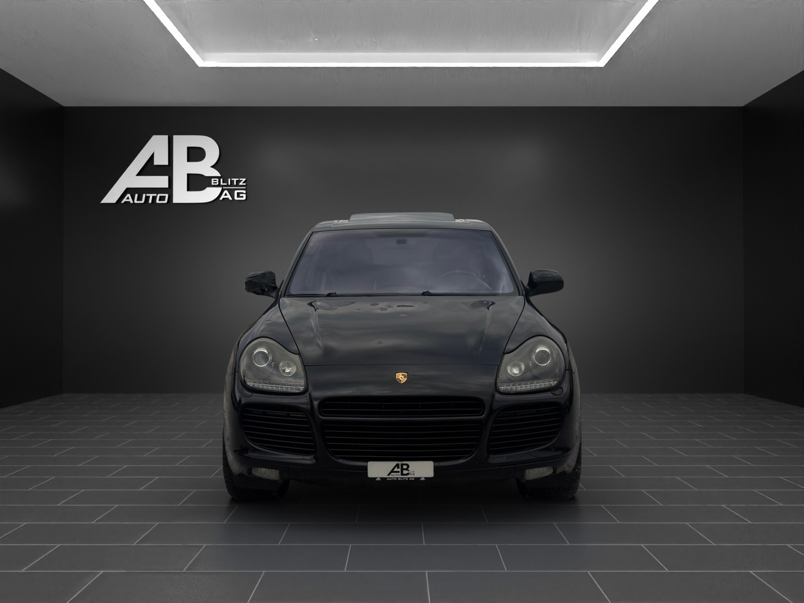 PORSCHE Cayenne Turbo mit 450 PS-image-0