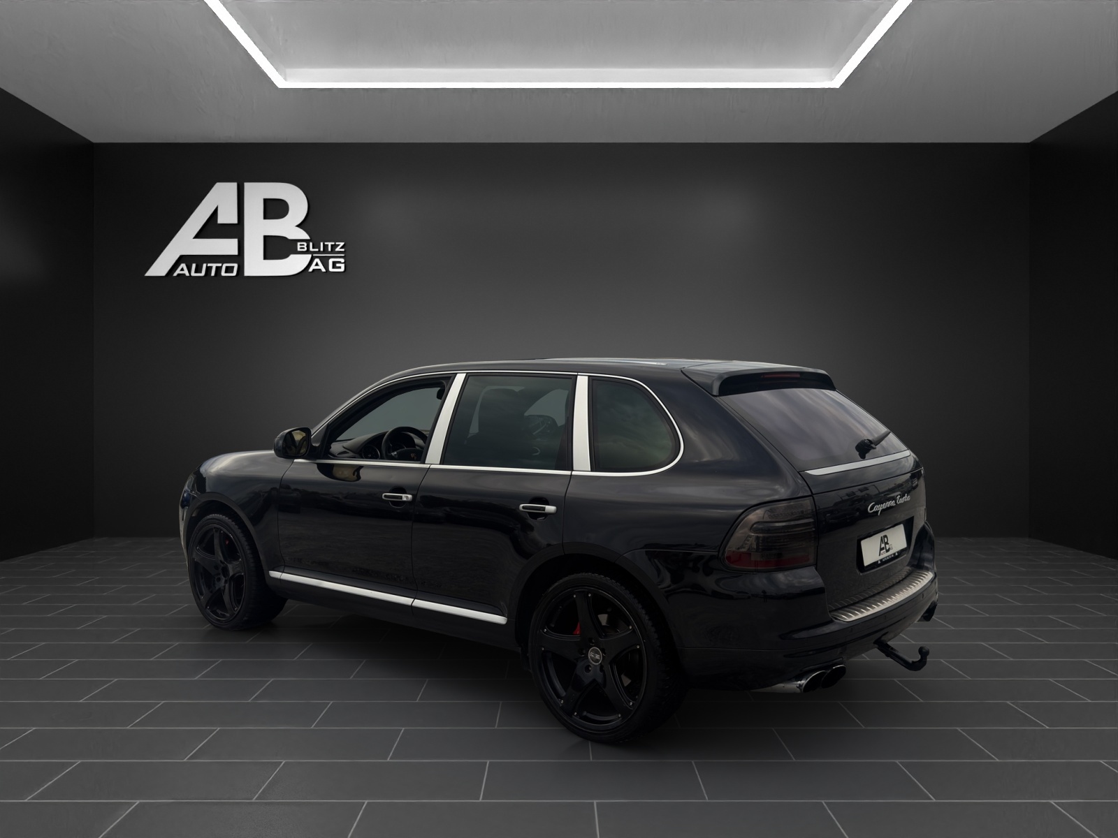 PORSCHE Cayenne Turbo mit 450 PS-image-2