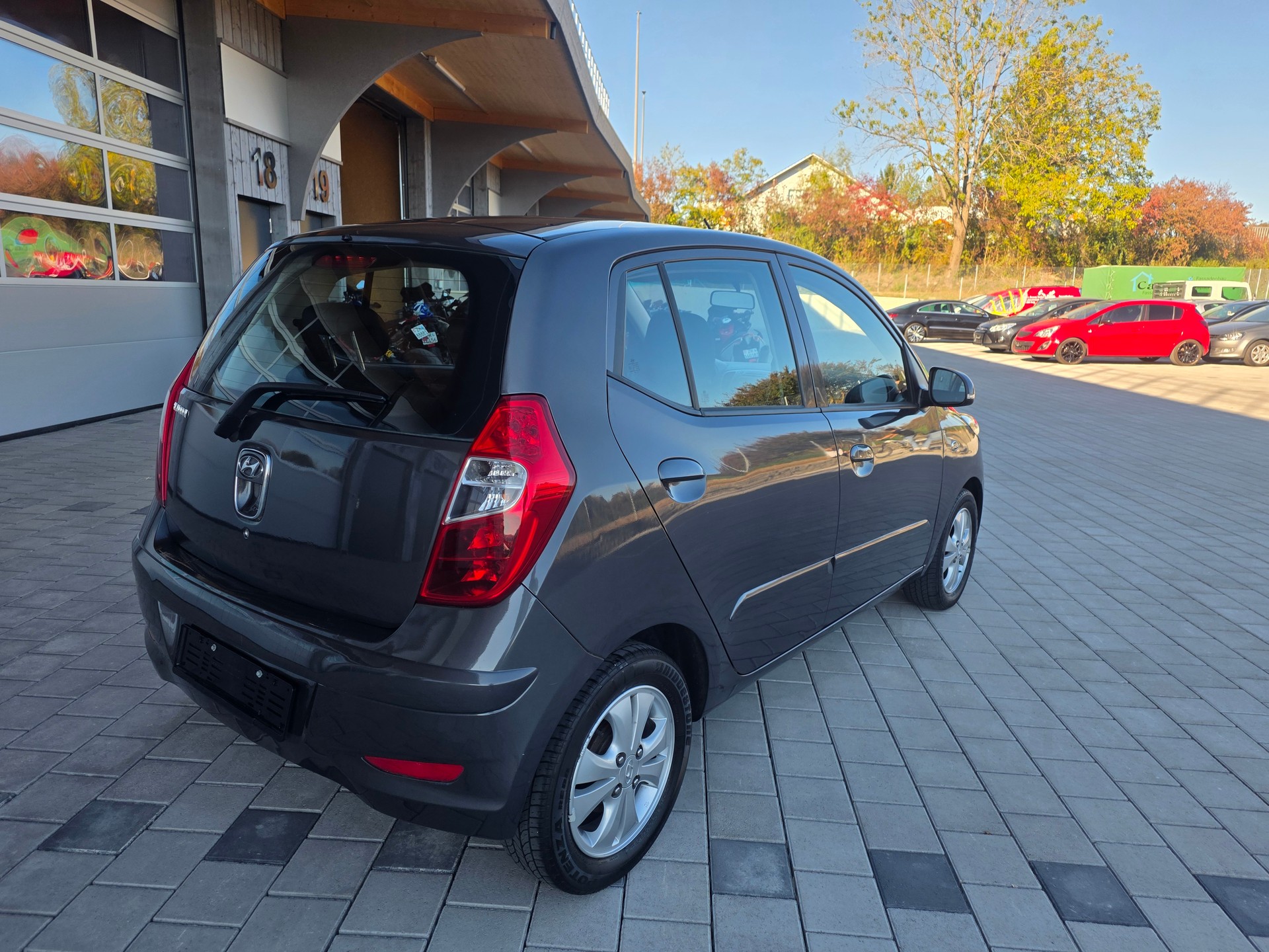 HYUNDAI i10 1.2 Style Automatic-image-5