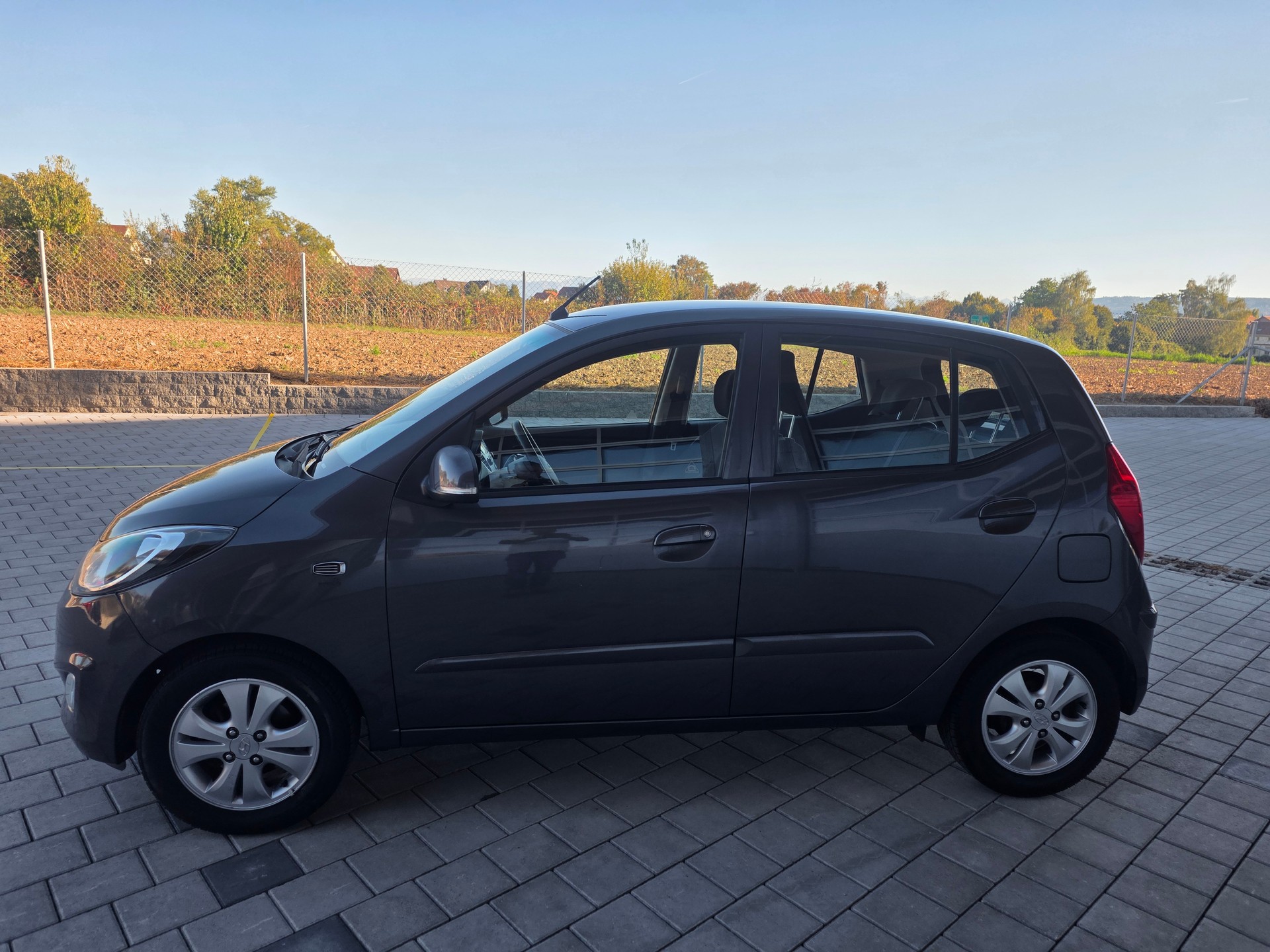 HYUNDAI i10 1.2 Style Automatic-image-6