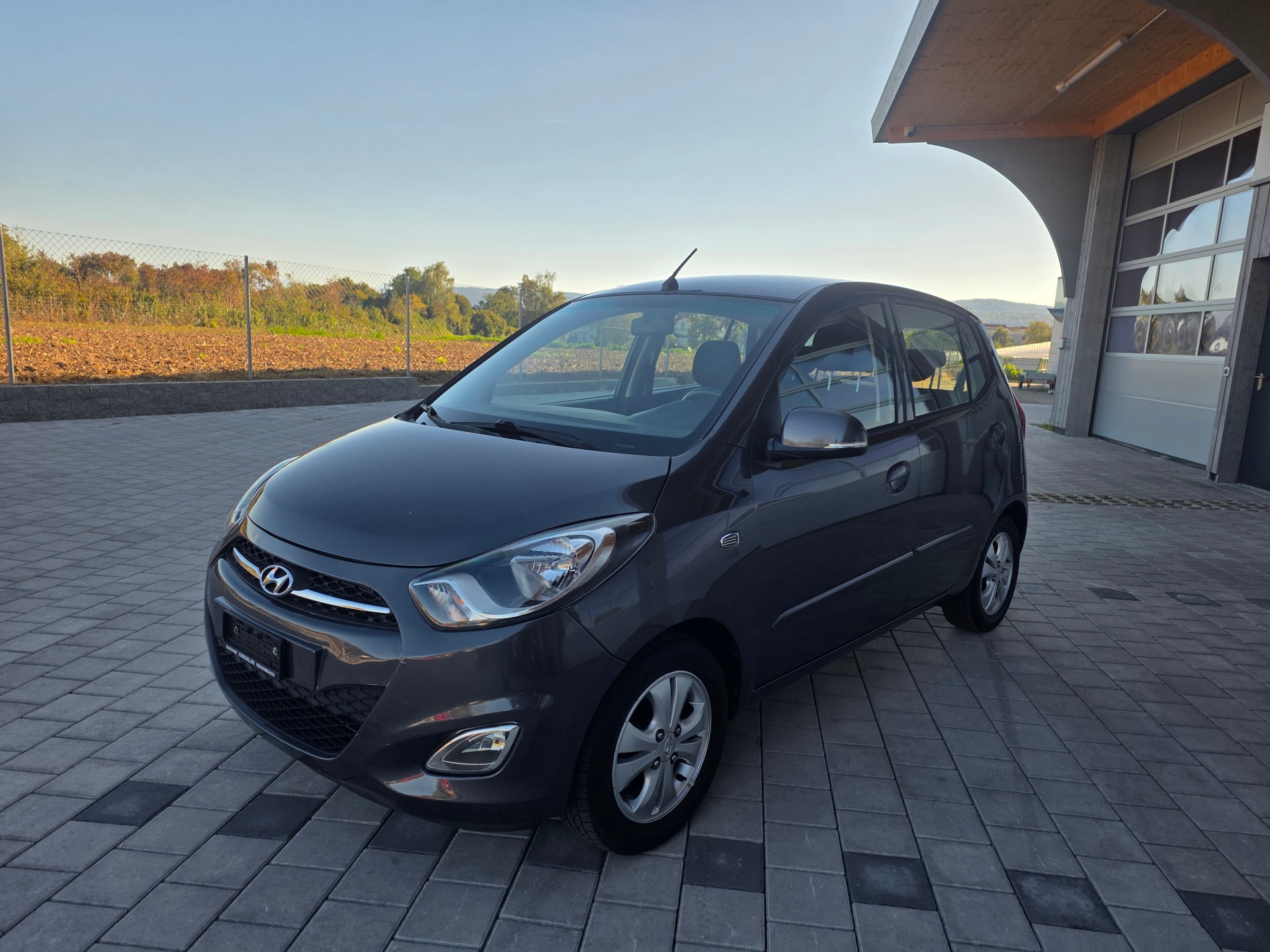 HYUNDAI i10 1.2 Style Automatic-image-3