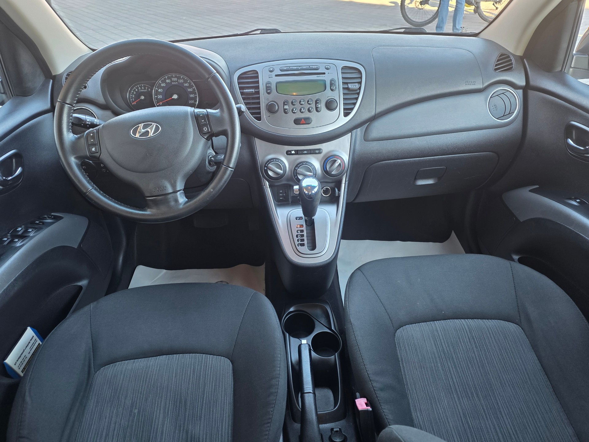 HYUNDAI i10 1.2 Style Automatic-image-9