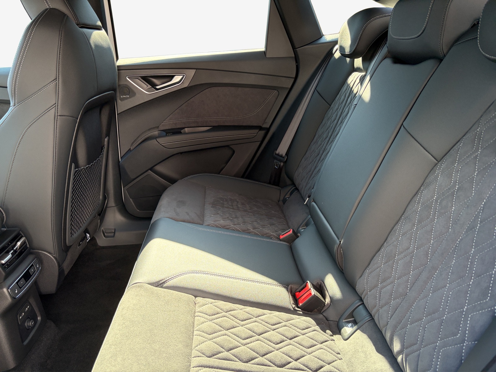 AUDI Q4 Sportback e-tron quattro performance Swiss Ski-image-11