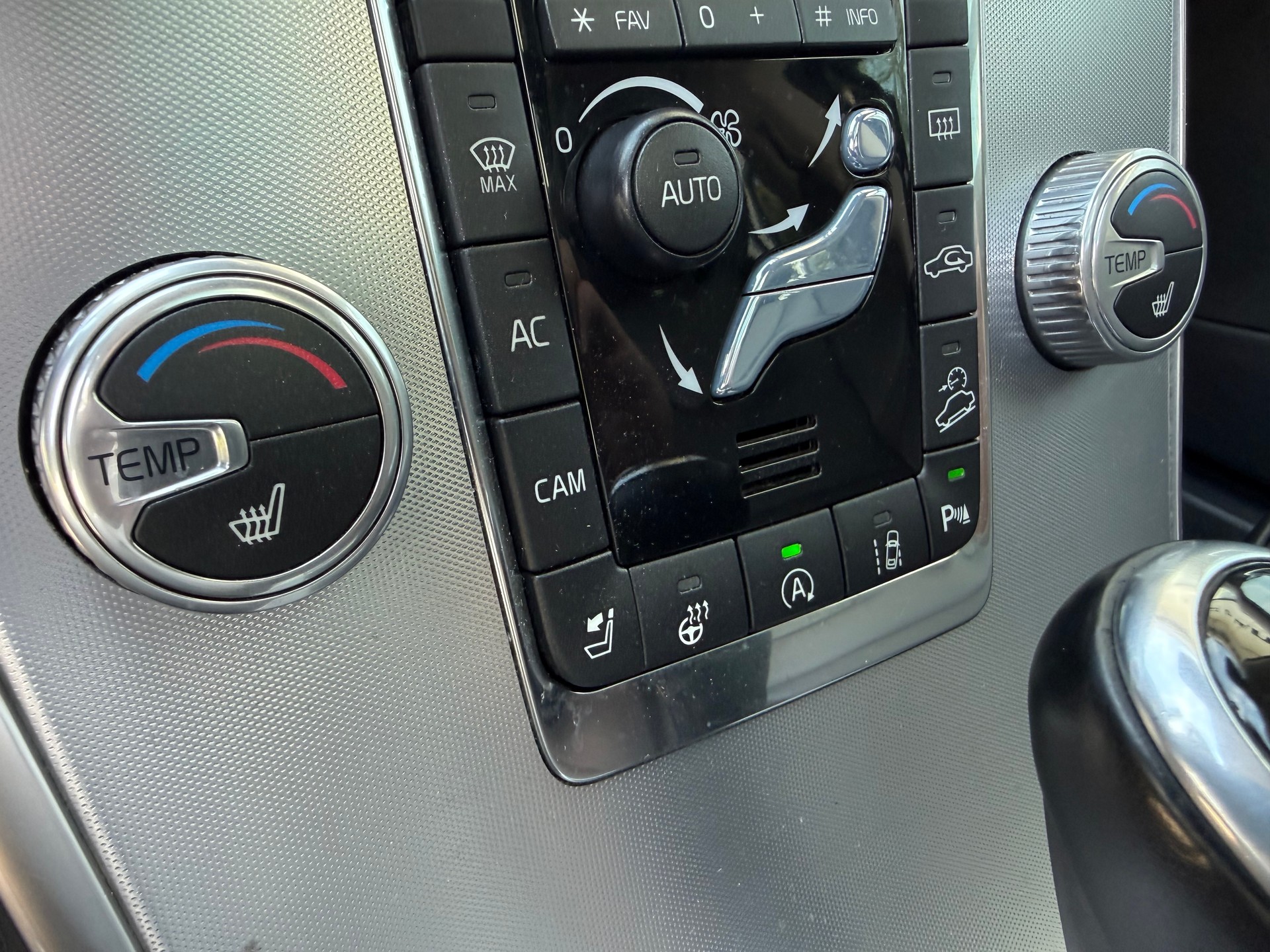 VOLVO XC60 T6 AWD Summum Geartronic-image-15