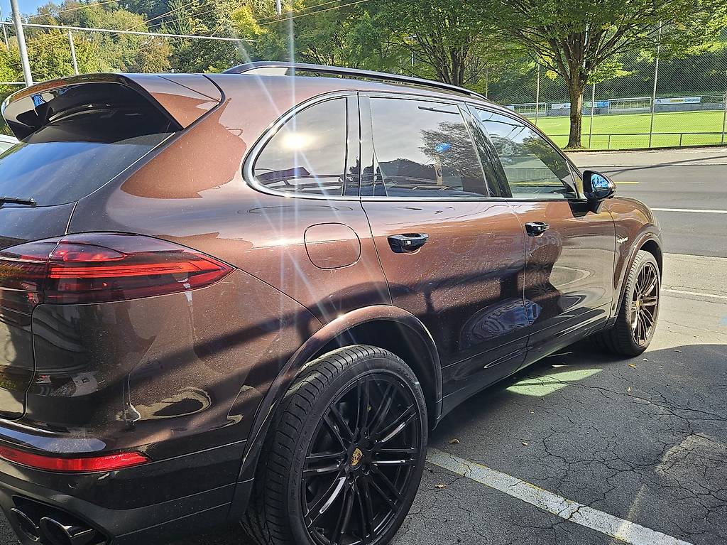 PORSCHE Cayenne S E-Hybrid-image-3