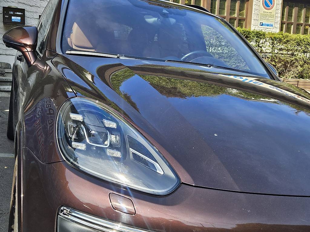 PORSCHE Cayenne S E-Hybrid-image-2