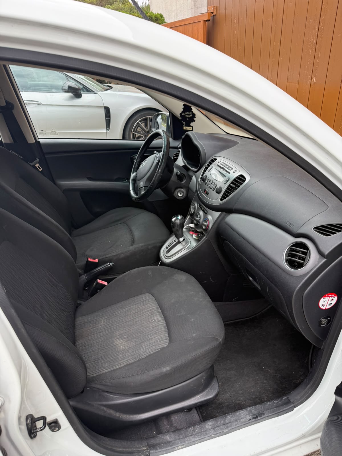 HYUNDAI i10 1.2 Style Automatic-image-4