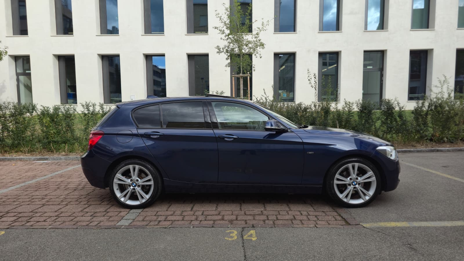BMW 120d Sport Line| Frisch ab MFK und Service| LED / XENON| Rückfahrkamera| Glasdach| Sitzheizung| Regensensor| PDC Sens.-image-4