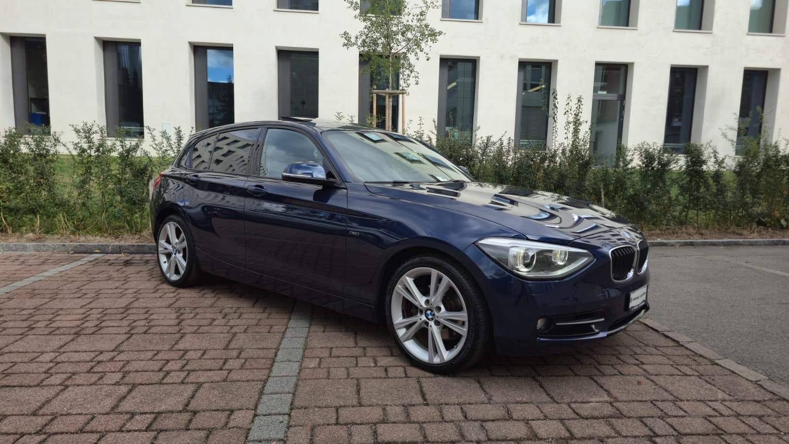 BMW 120d Sport Line| Frisch ab MFK und Service| LED / XENON| Rückfahrkamera| Glasdach| Sitzheizung| Regensensor| PDC Sens.-image-2