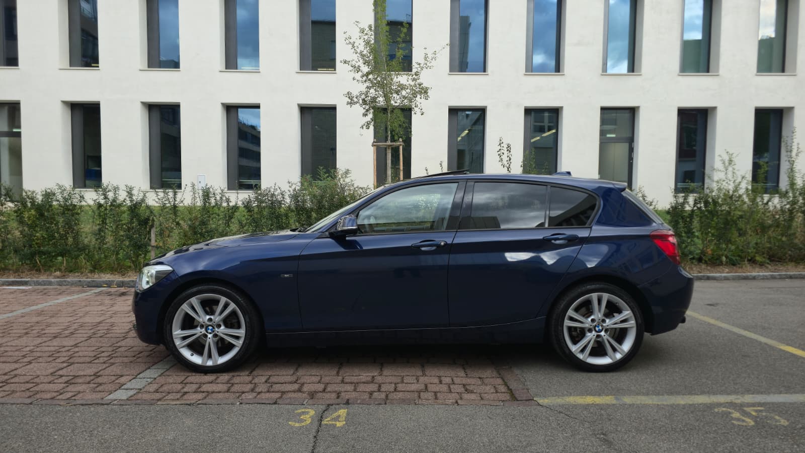 BMW 120d Sport Line| Frisch ab MFK und Service| LED / XENON| Rückfahrkamera| Glasdach| Sitzheizung| Regensensor| PDC Sens.-image-3