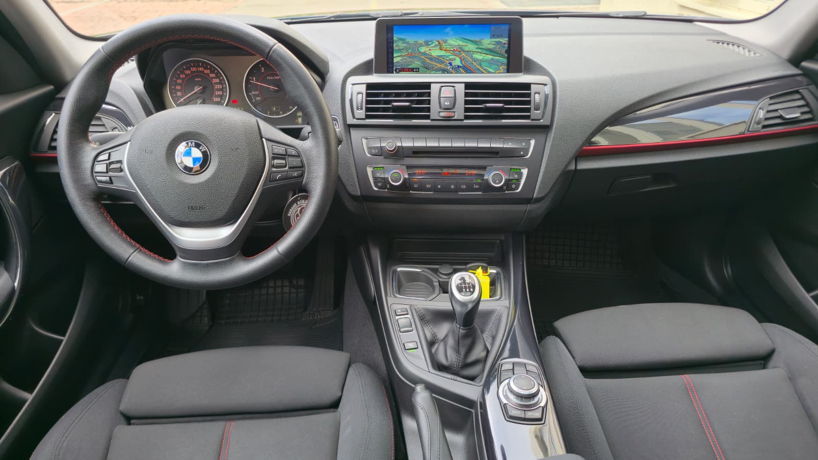 BMW 120d Sport Line| Frisch ab MFK und Service| LED / XENON| Rückfahrkamera| Glasdach| Sitzheizung| Regensensor| PDC Sens.-image-13