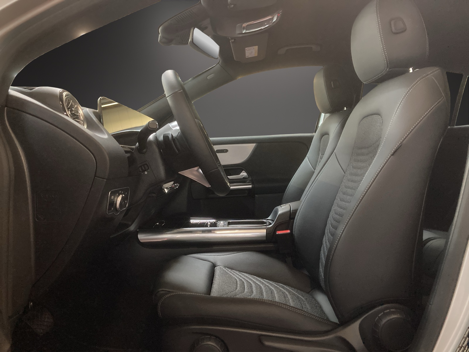 MERCEDES-BENZ GLA 220d 4Matic 8G-DCTSwiss Star-image-9