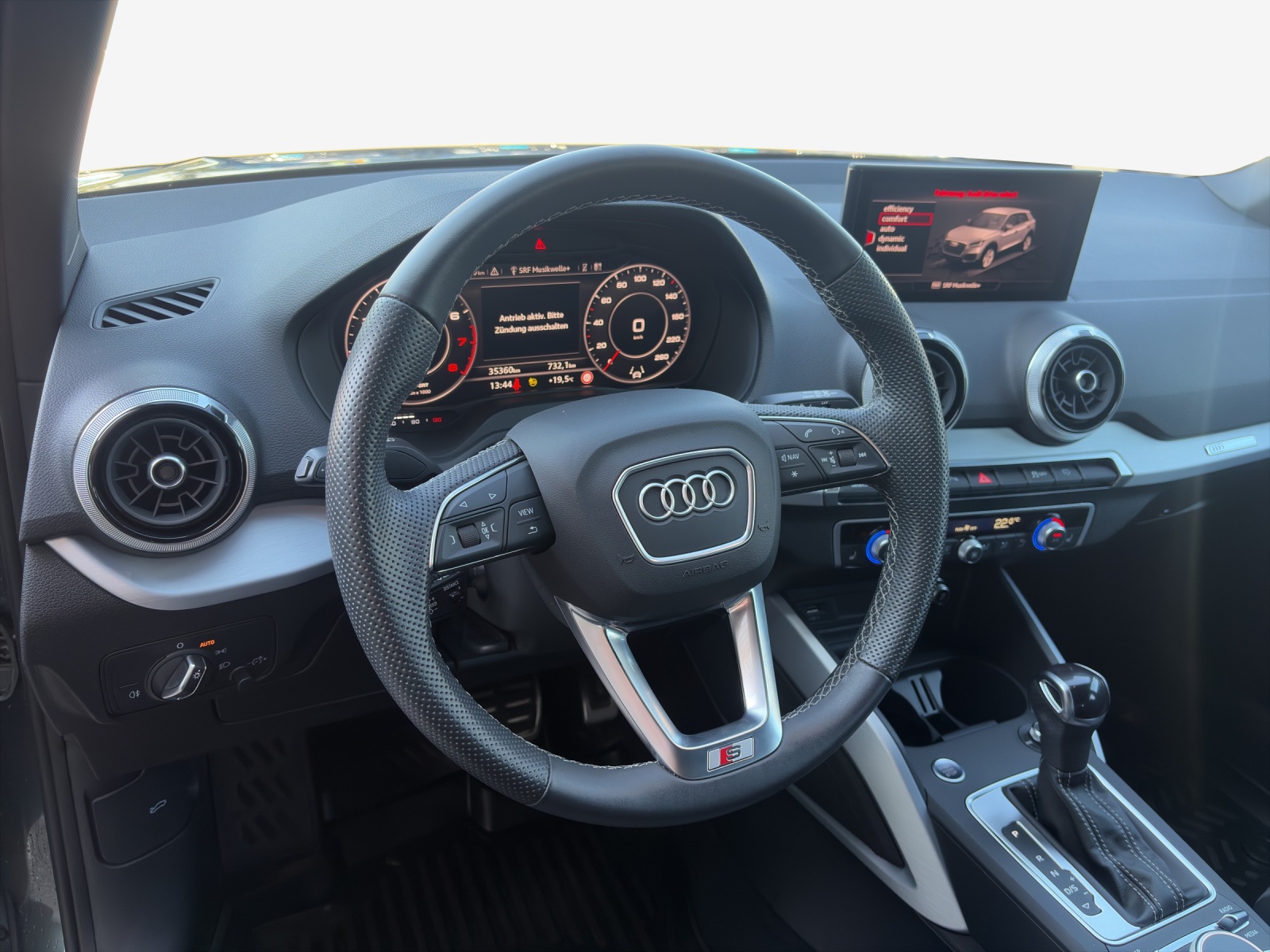 AUDI Q2 35 TFSI S line S-tronic-image-9