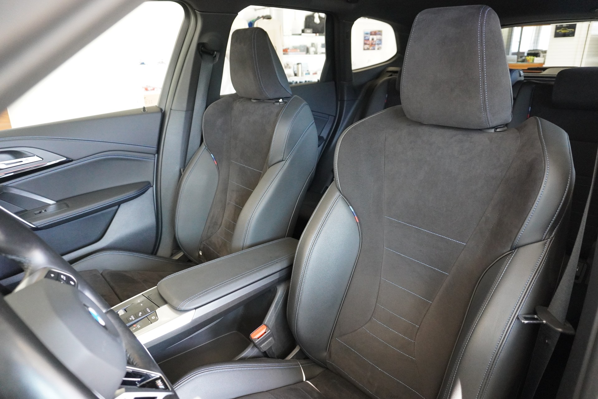 BMW X1 xDrive 23i 48V M Sport-image-13