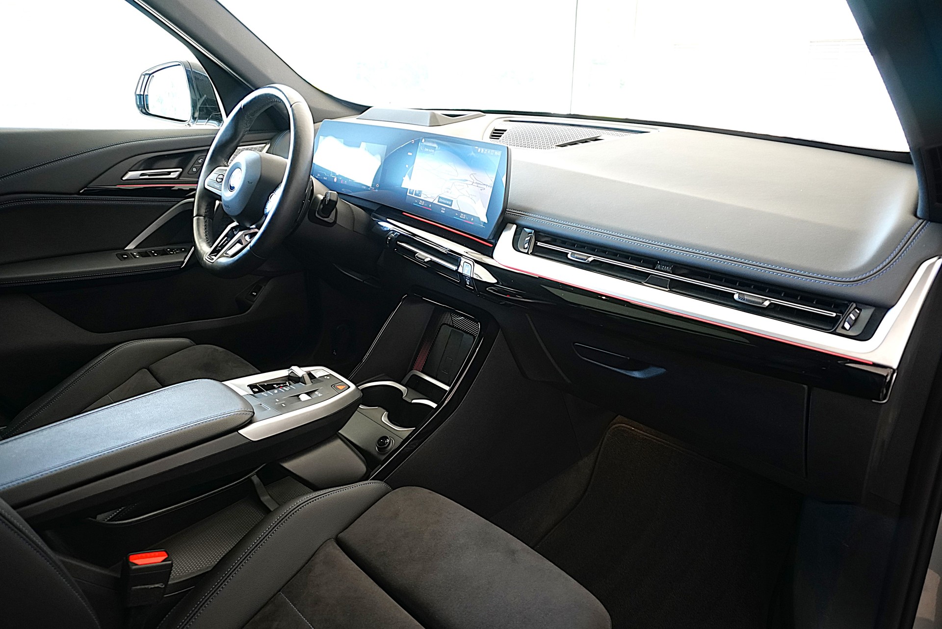 BMW X1 xDrive 23i 48V M Sport-image-8