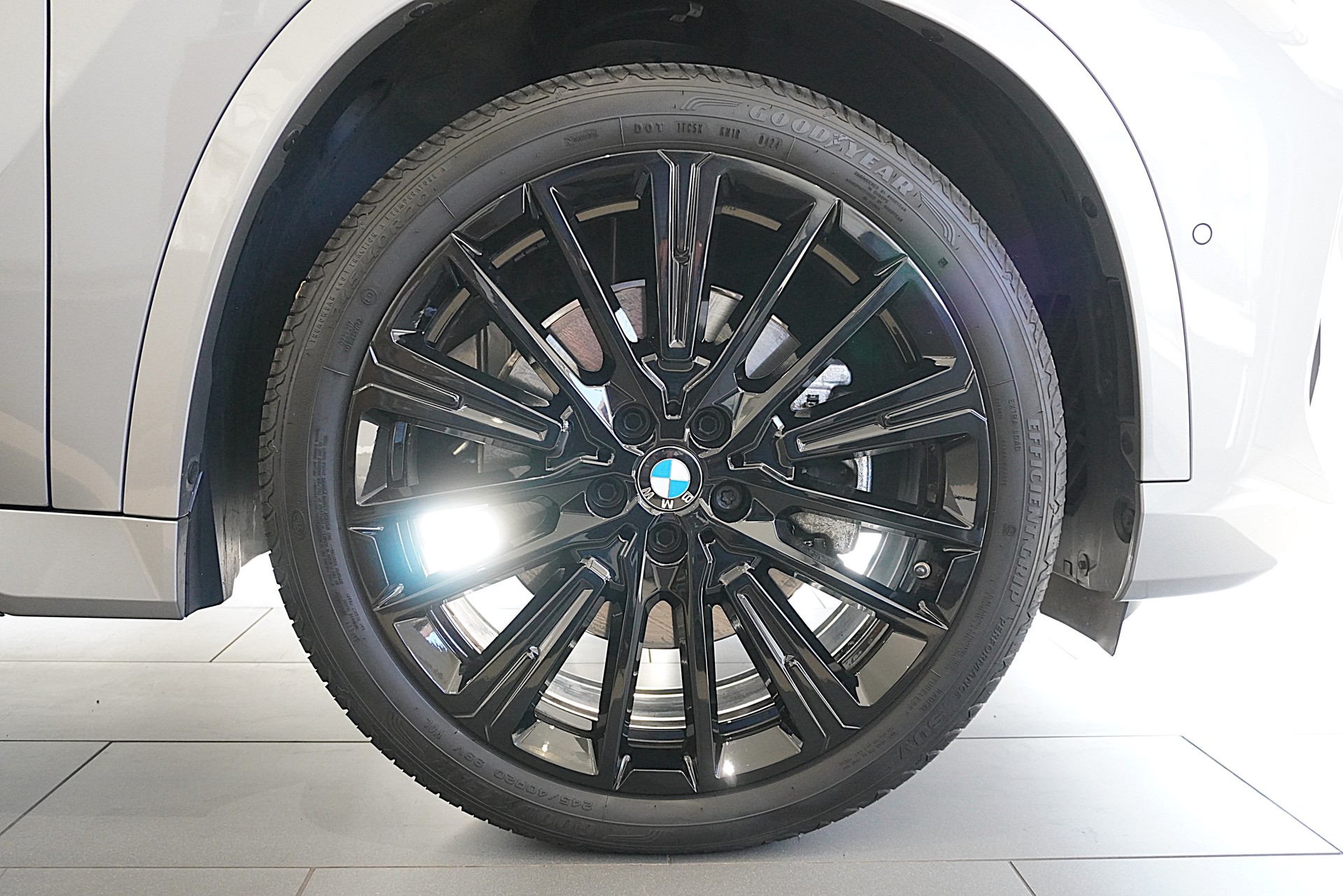 BMW X1 xDrive 23i 48V M Sport-image-6