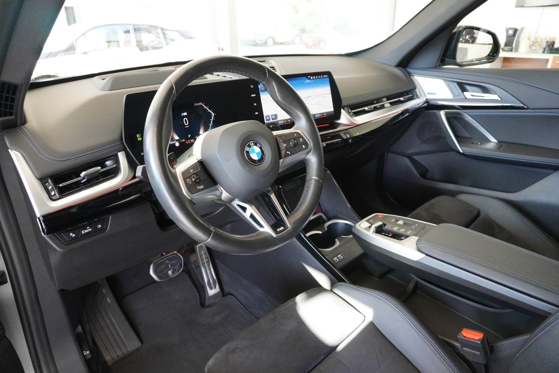 BMW X1 xDrive 23i 48V M Sport-image-12