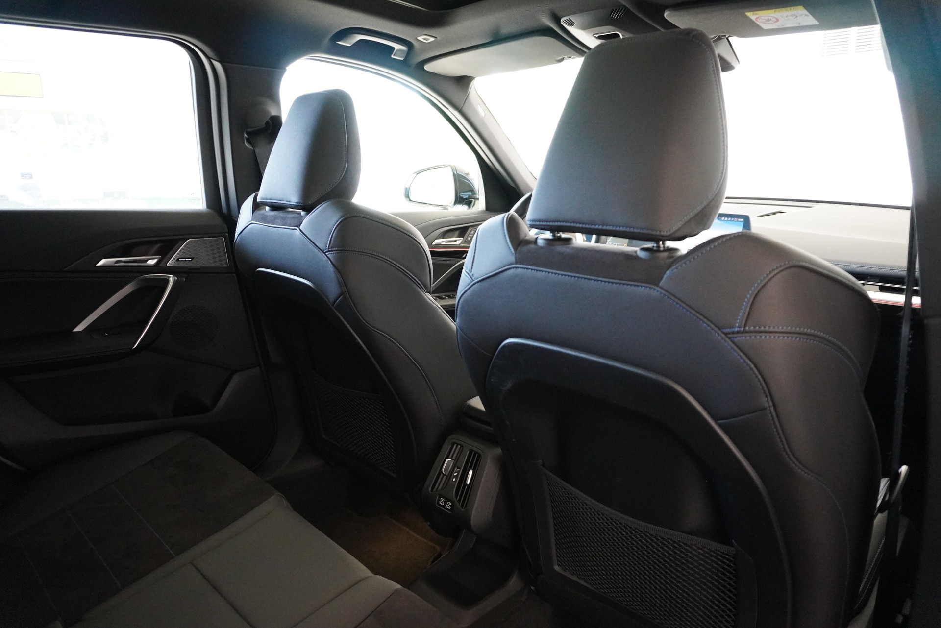 BMW X1 xDrive 23i 48V M Sport-image-16