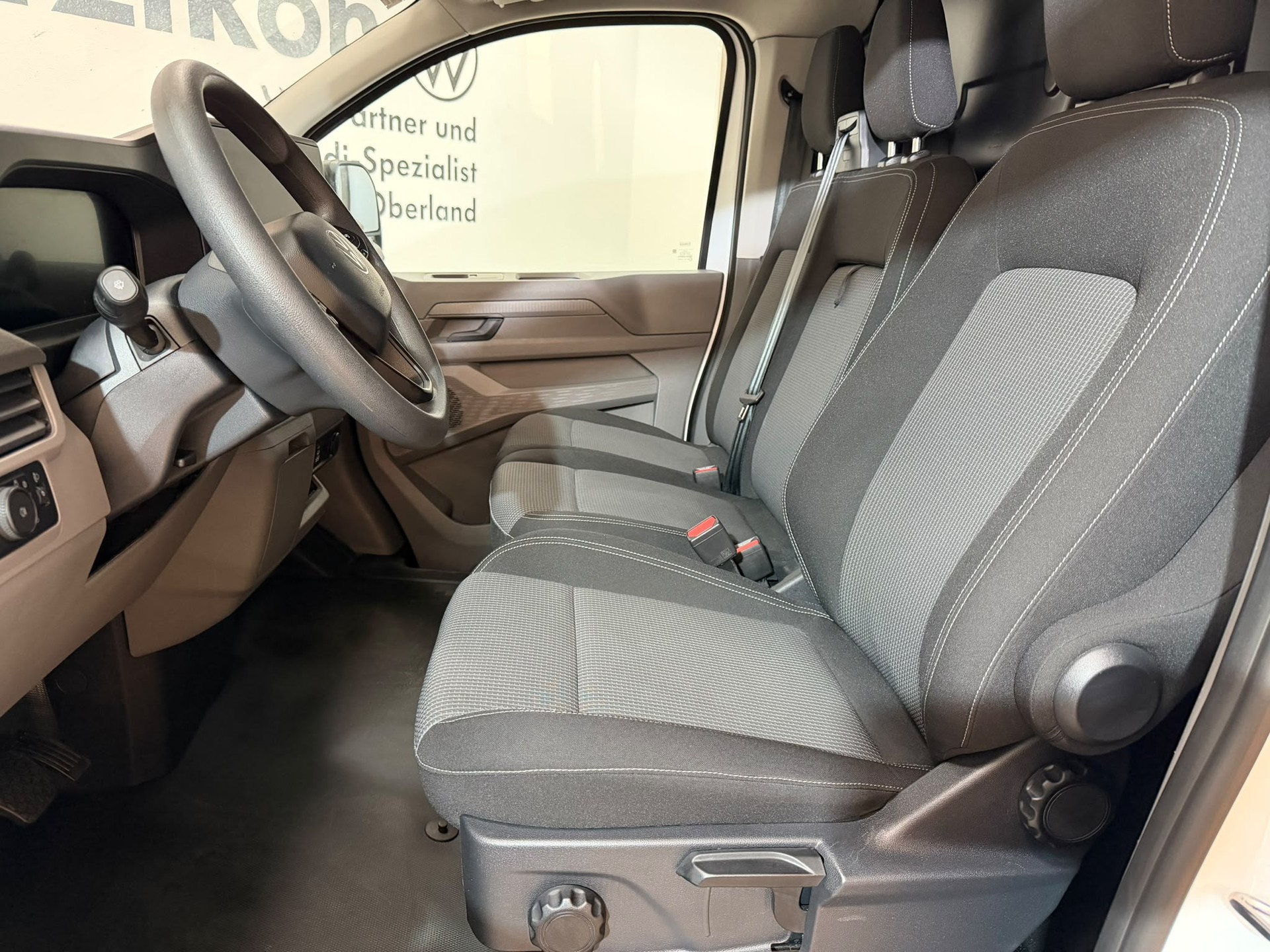 VW Transporter 2.0 TDI Lang Automat-image-5