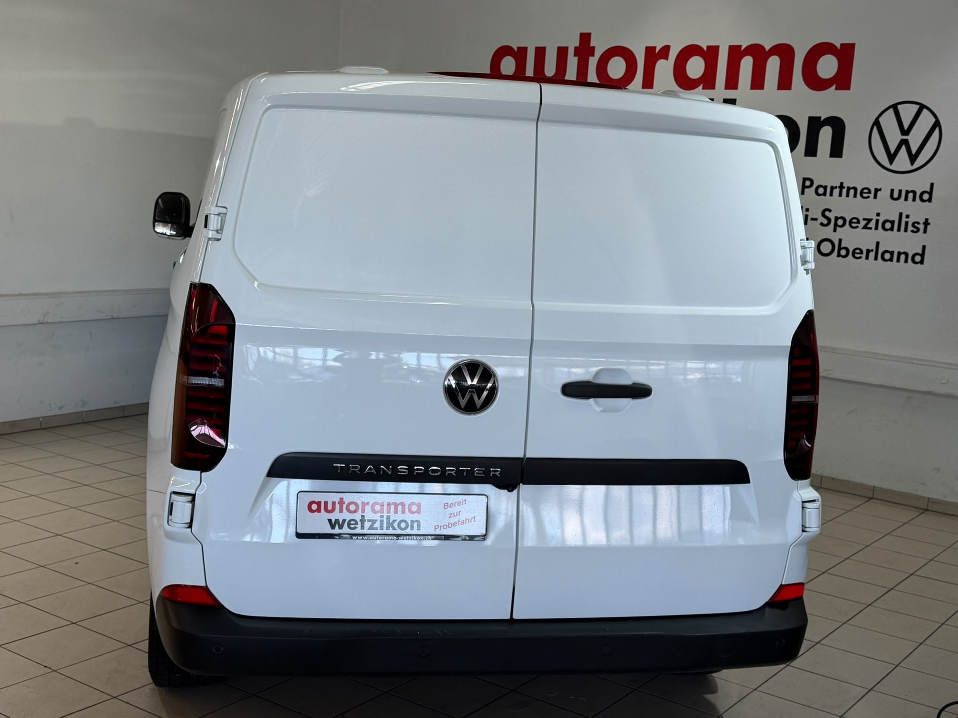 VW Transporter 2.0 TDI Lang Automat-showroom-element-3
