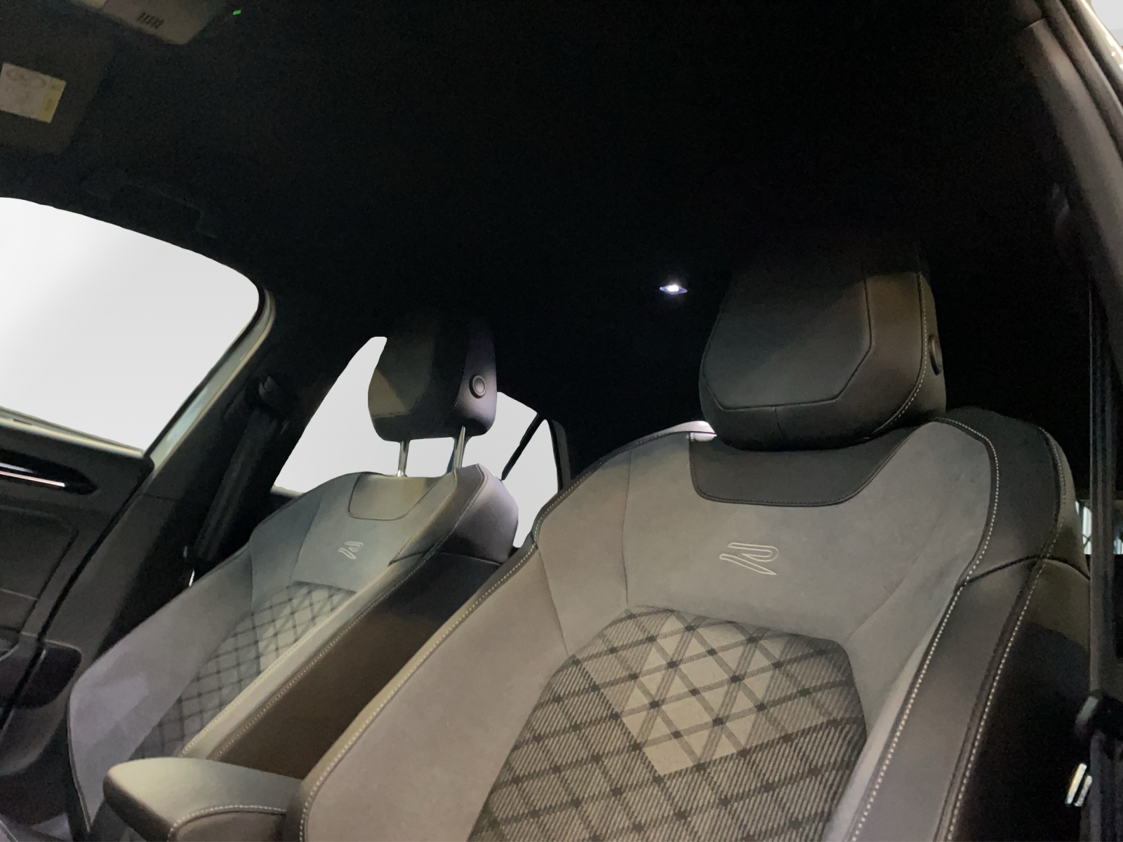 VW T-Roc 2.0 TSI R-Line DSG 4motion-image-12