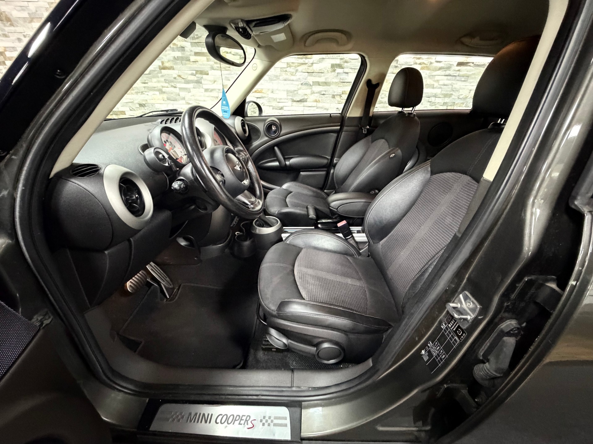 MINI Countryman Cooper S FWD Steptronic-image-8