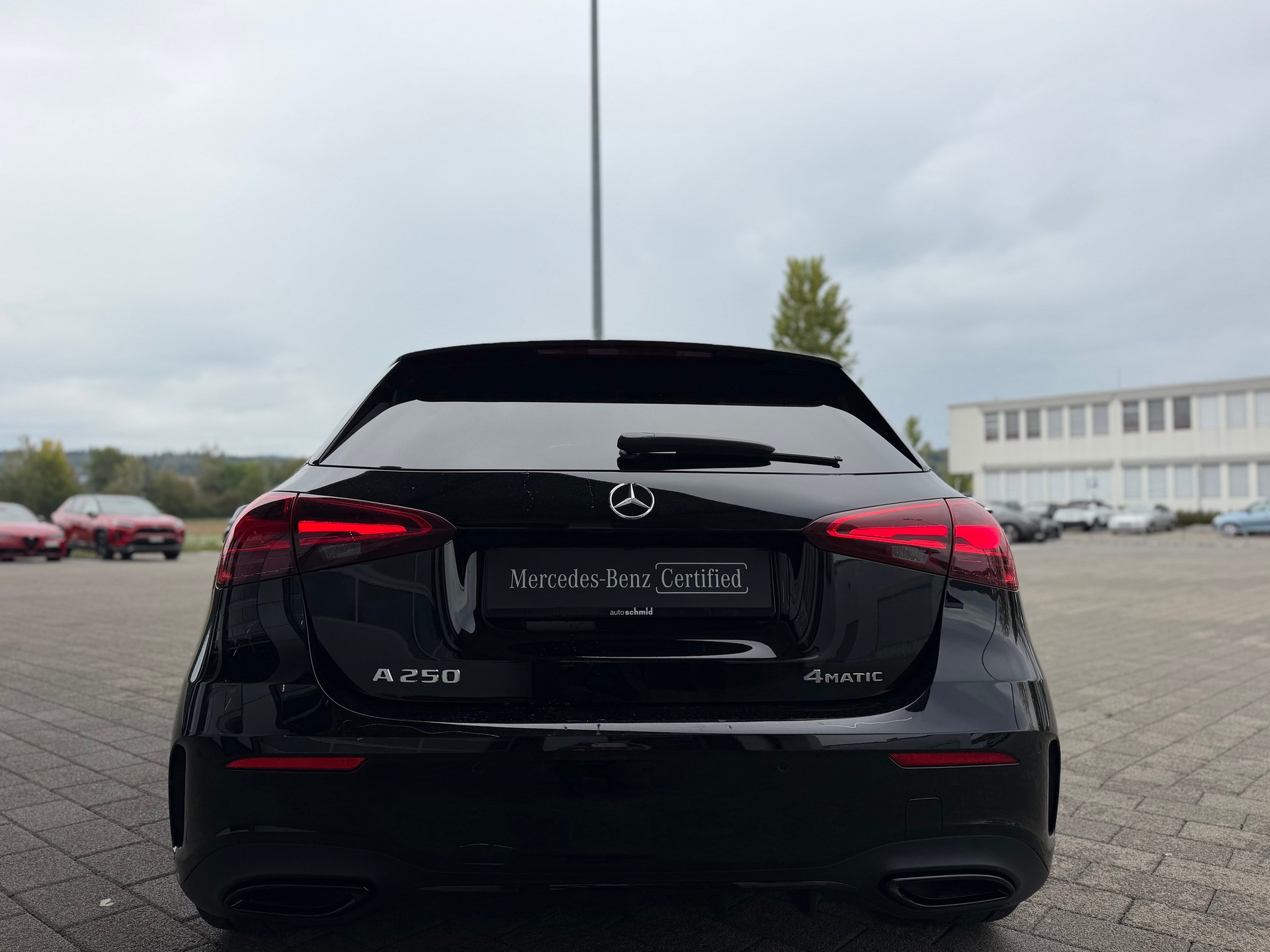 MERCEDES-BENZ A 250 AMG Line 4Matic 8G-DCT-image-2