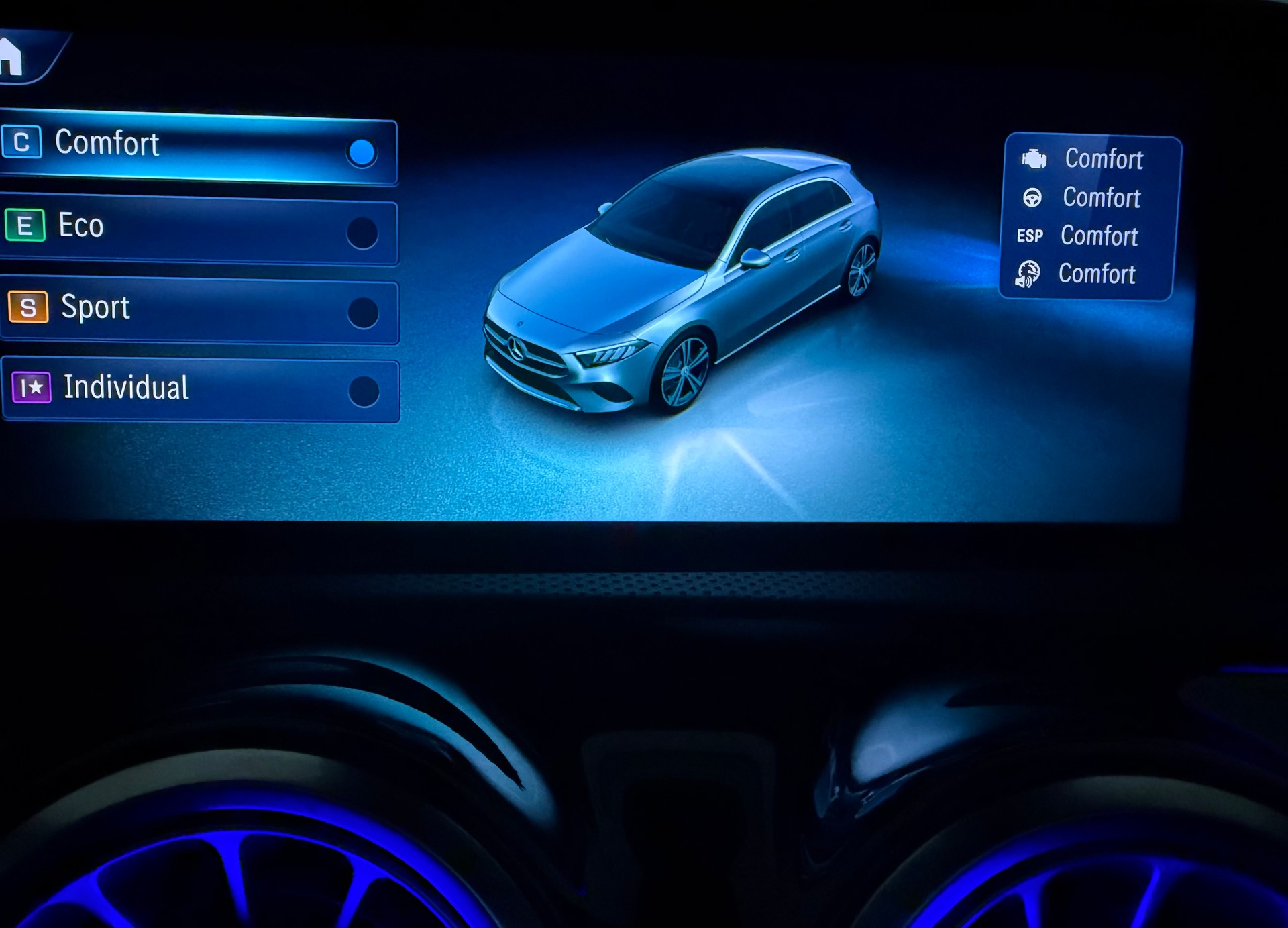 MERCEDES-BENZ A 250 AMG Line 4Matic 8G-DCT-image-28