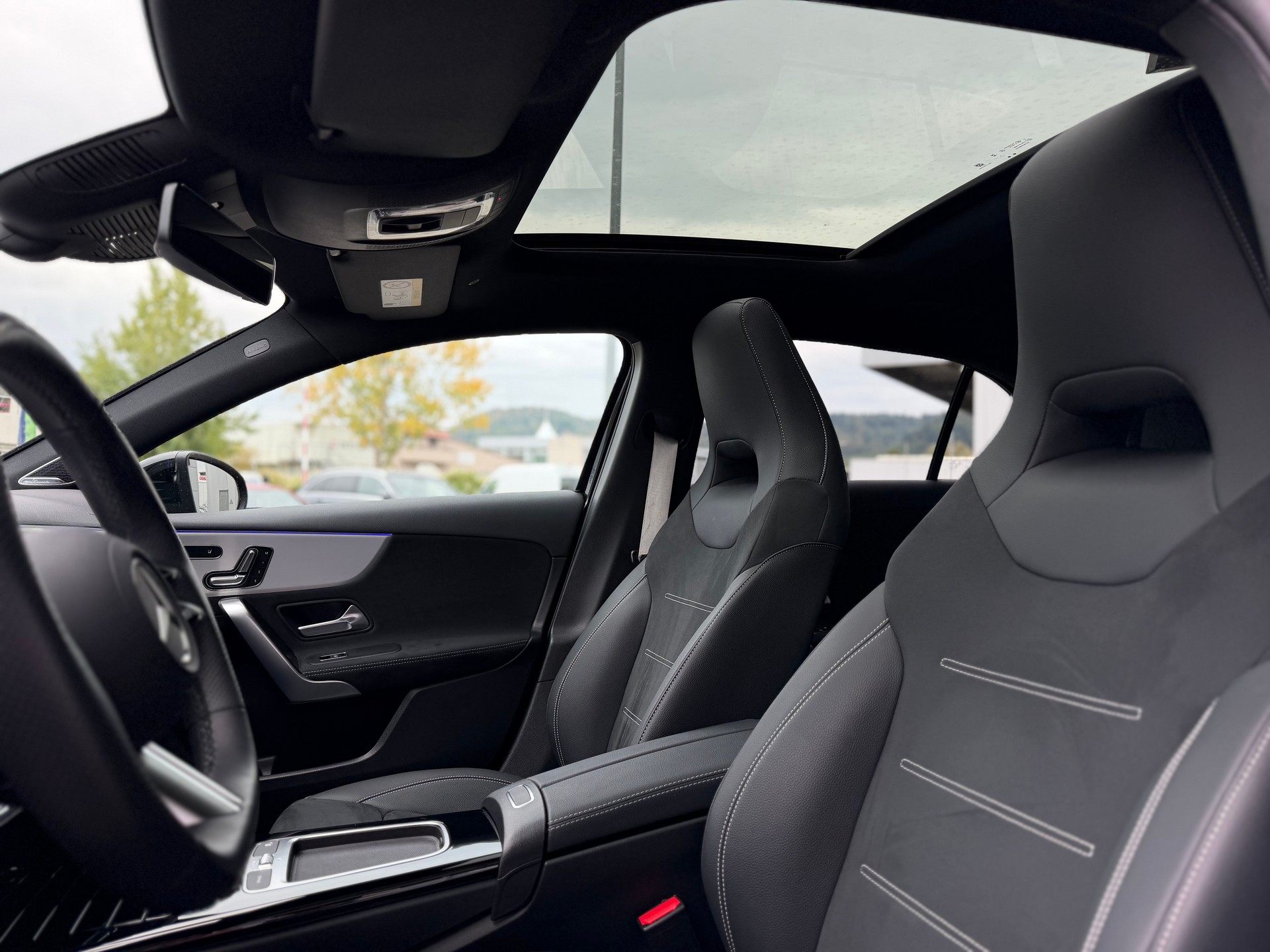MERCEDES-BENZ A 250 AMG Line 4Matic 8G-DCT-image-5