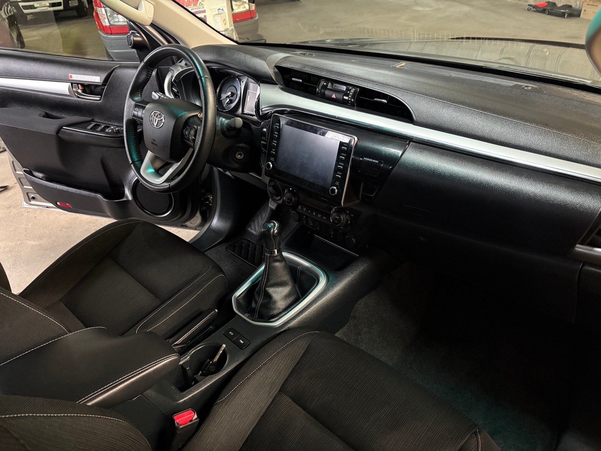 TOYOTA Hilux 2.8D-4D Style Double Cab 4x4 A-image-6